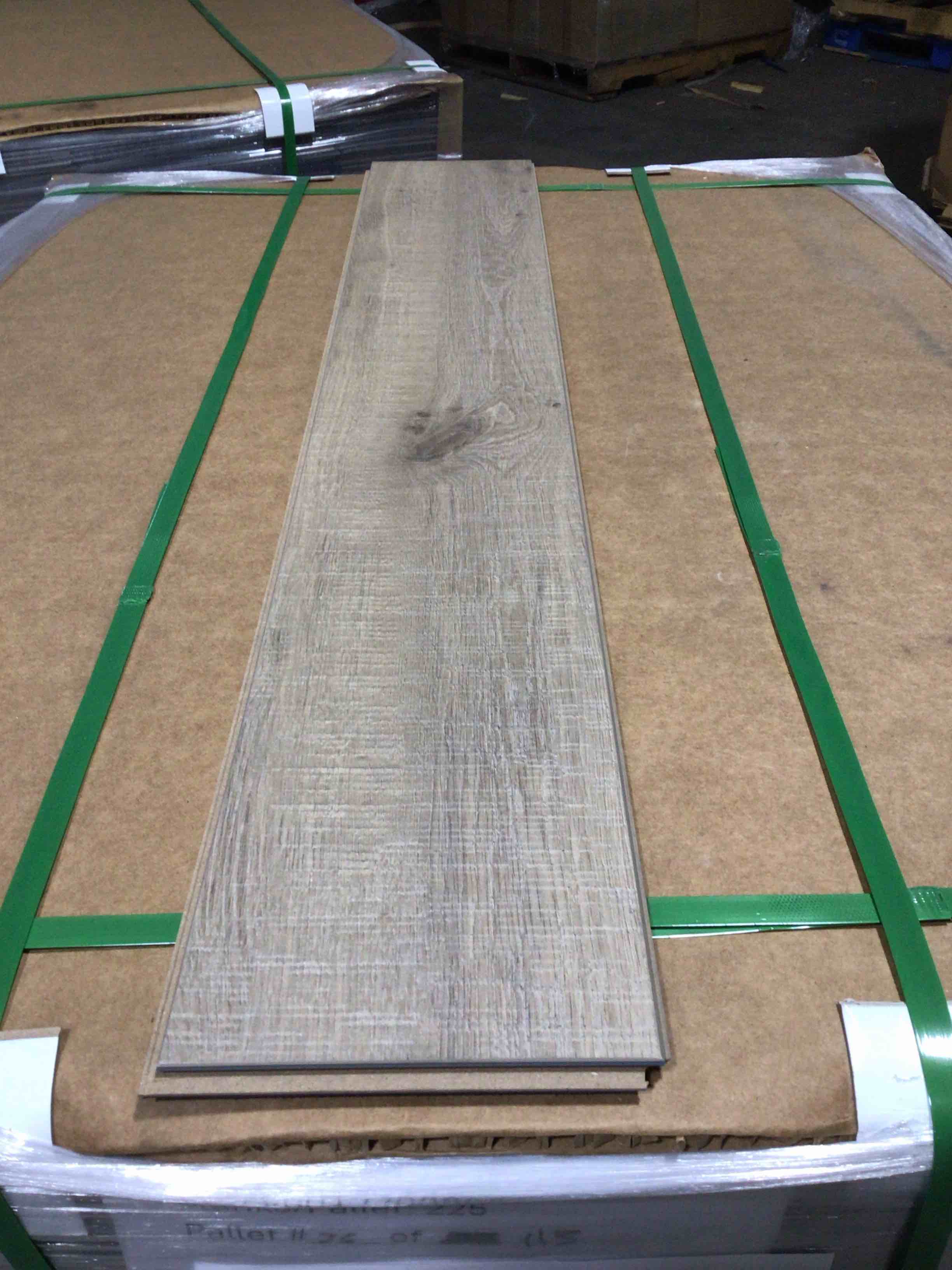 581.25 sq ft. 225 pieces 7.75x48in 12mm laminate flooring with attached pad