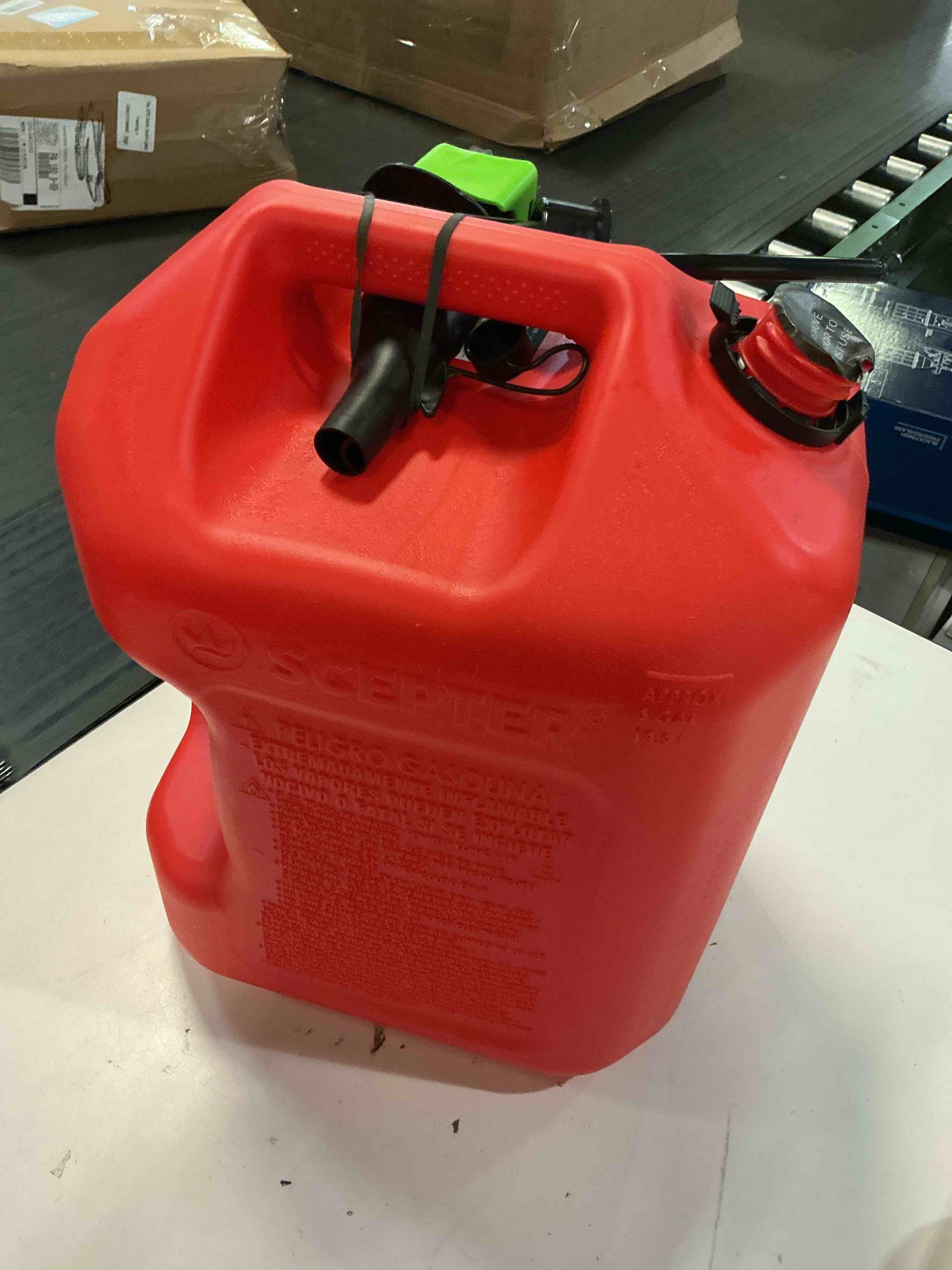 Condition photo showing Good Condition for scepter fscg571 smartcontrol gas can with rear handle - 5 gallon,red