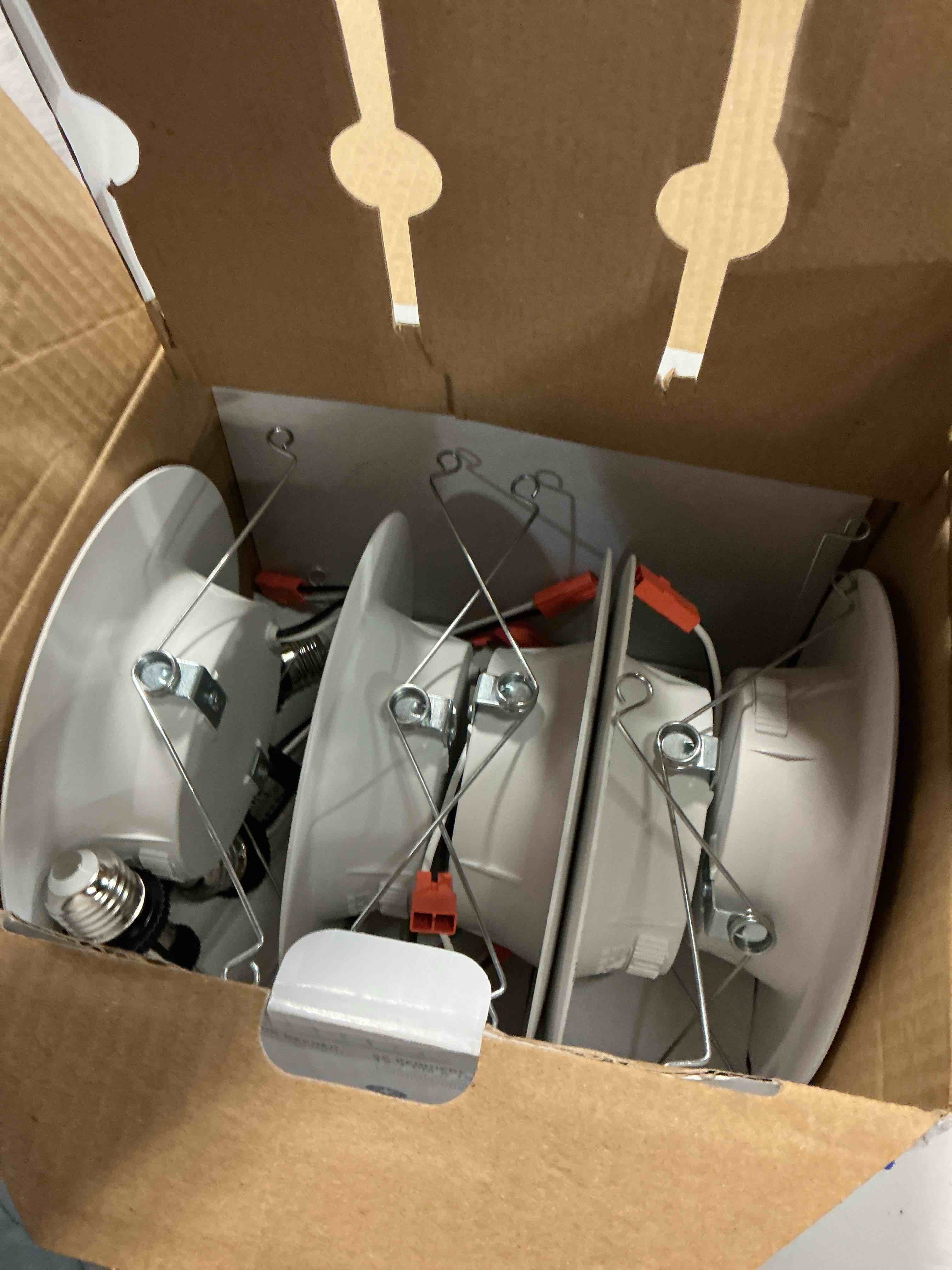 Condition photo showing Good Condition for utilitech white 6-in 650 -lumens switchable white round dimmable led wet rated recessed