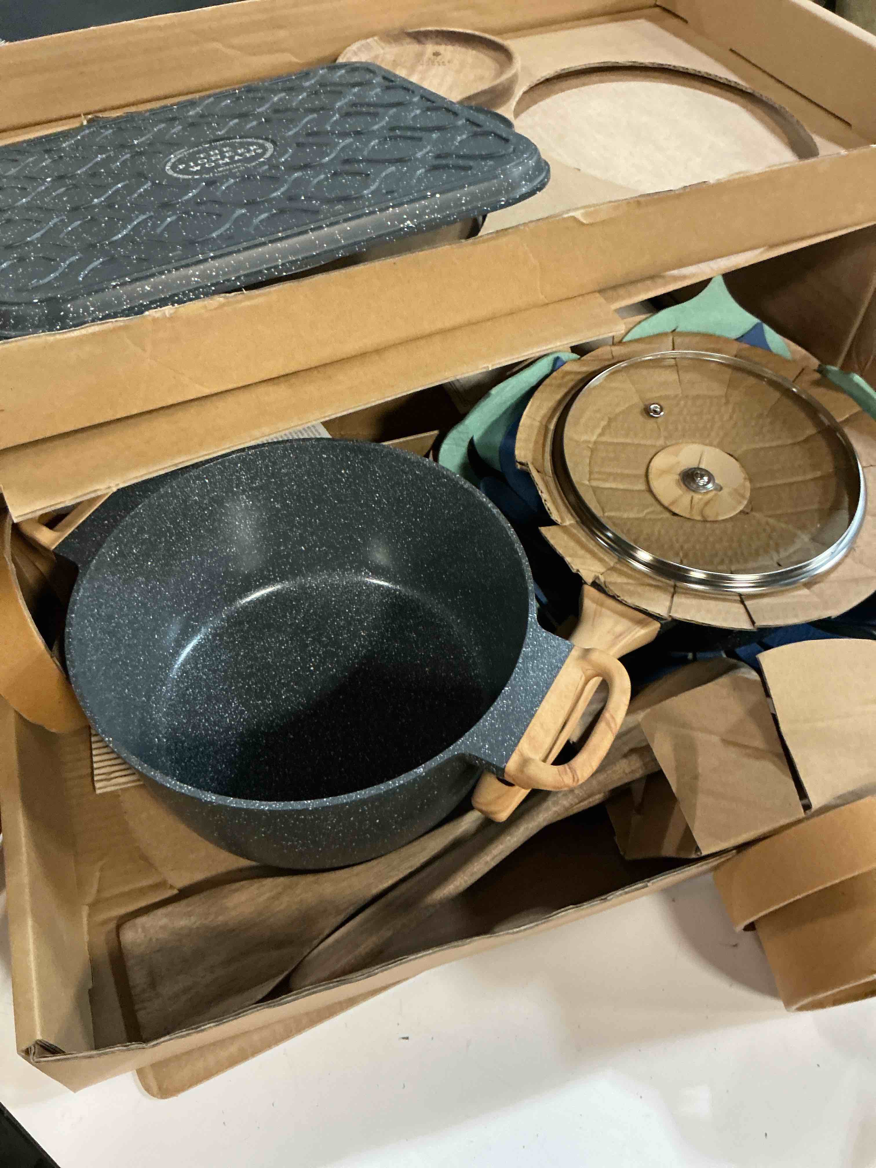 Condition photo showing As Is for (incomplete,only 4 pcs)the pioneer woman prairie signature 14-piece cast aluminum cookware set  charcoal