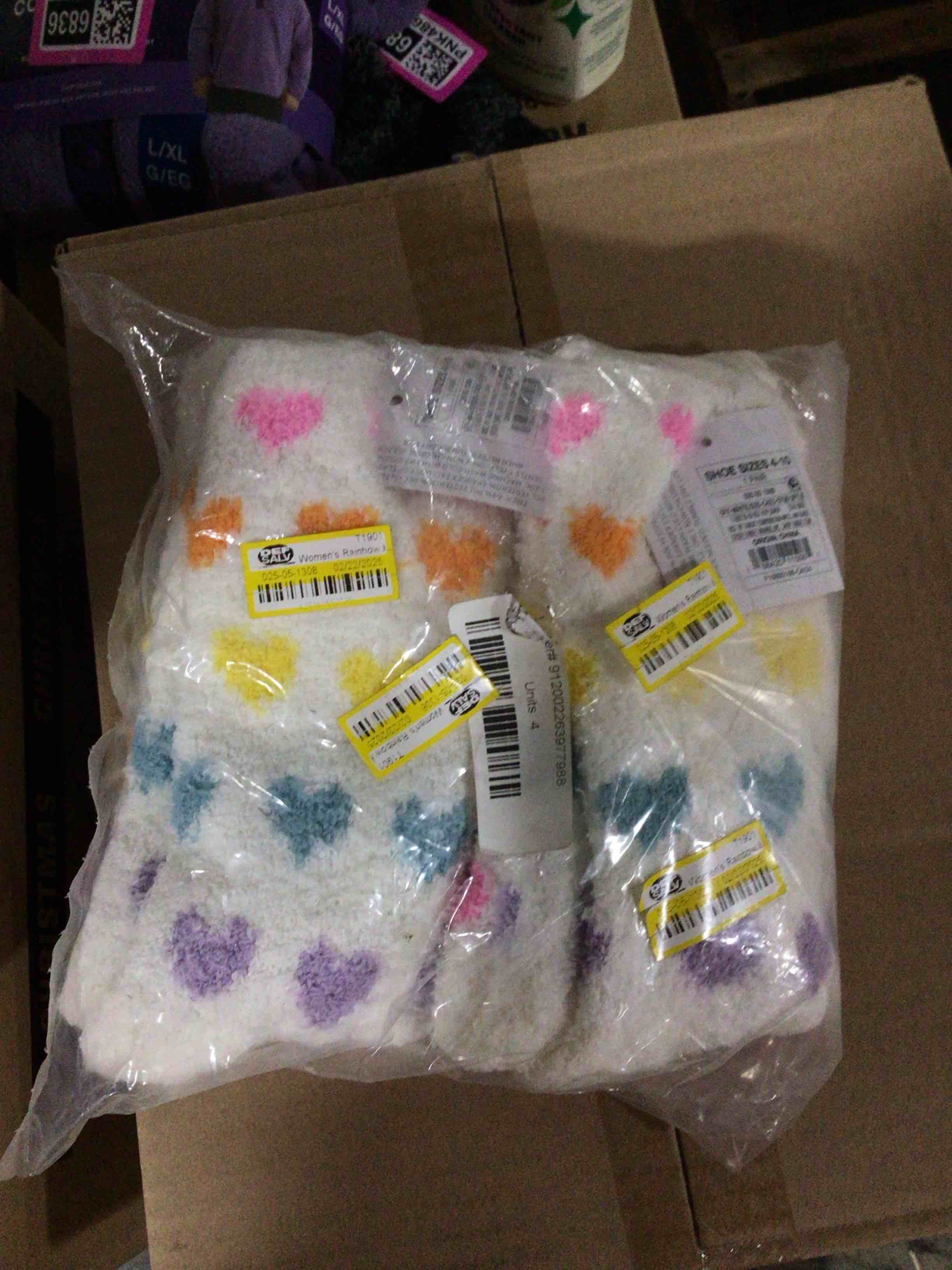 Condition photo showing New/Like New for women's rainbow hearts valentine's day cozy crew socks - cream 4-10