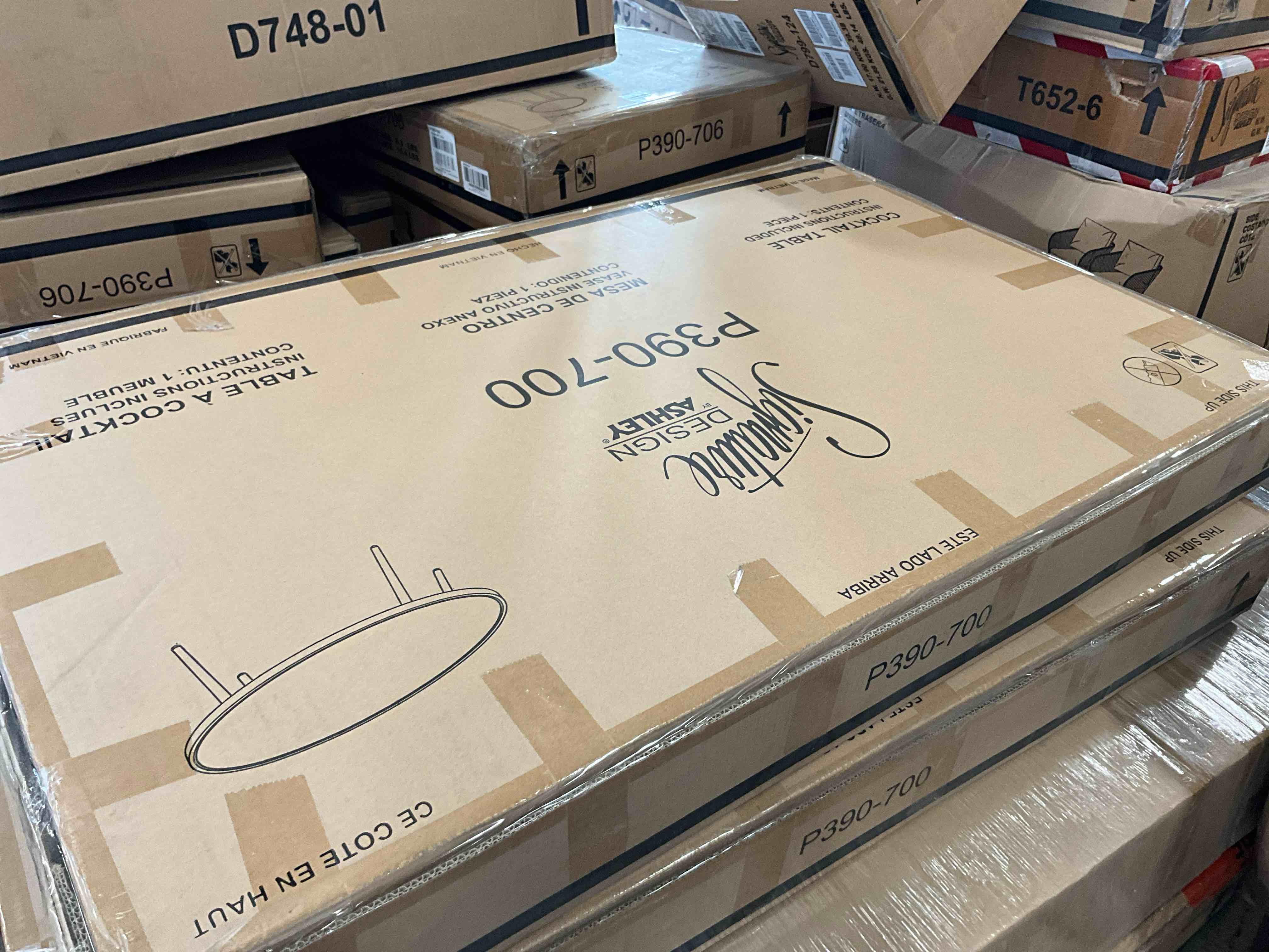 Condition photo showing New/Like New for swiss valley oval cocktail table