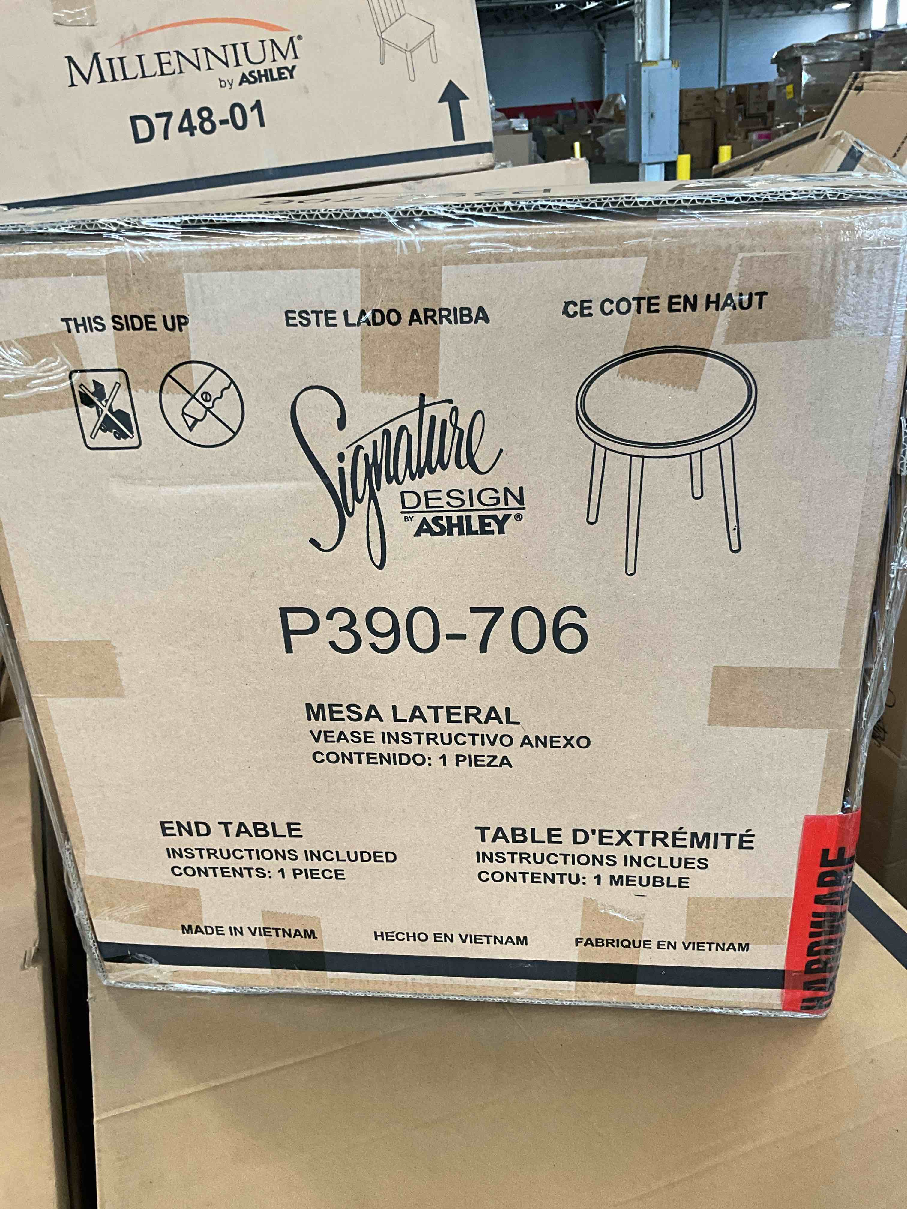 Condition photo showing New/Like New for outdoor furniture swiss valley outdoor end table p390-706