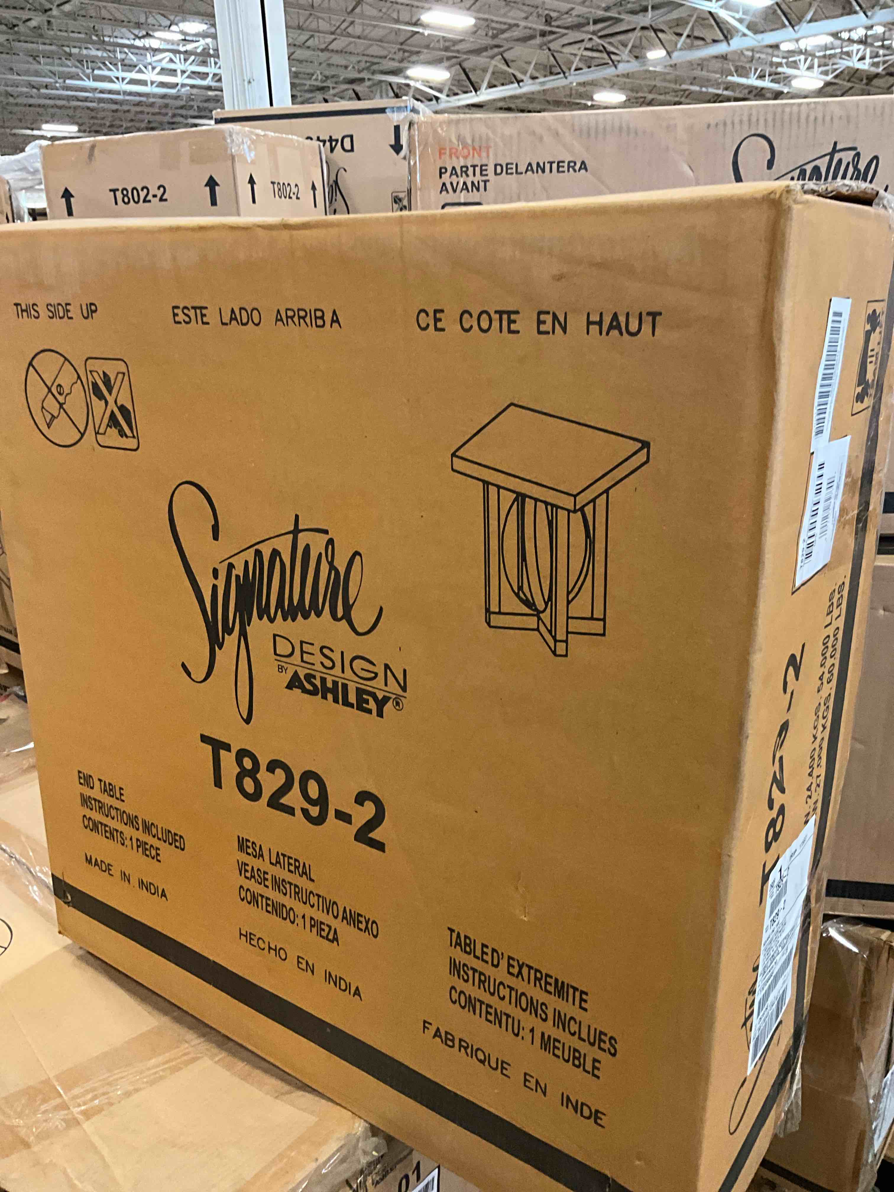 Condition photo showing New/Like New for abbianna end table