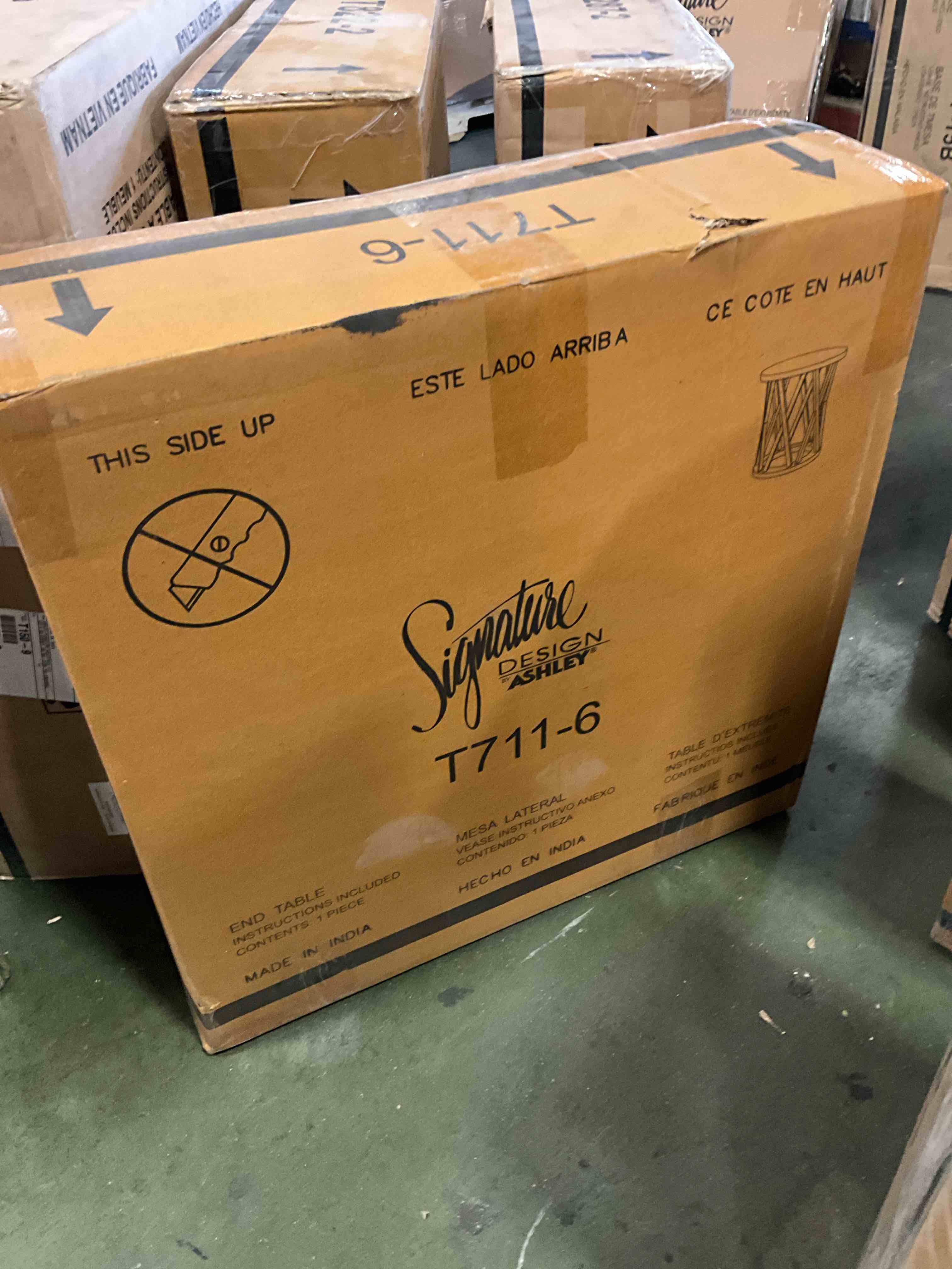 Condition photo showing New/Like New for sharzane round end table