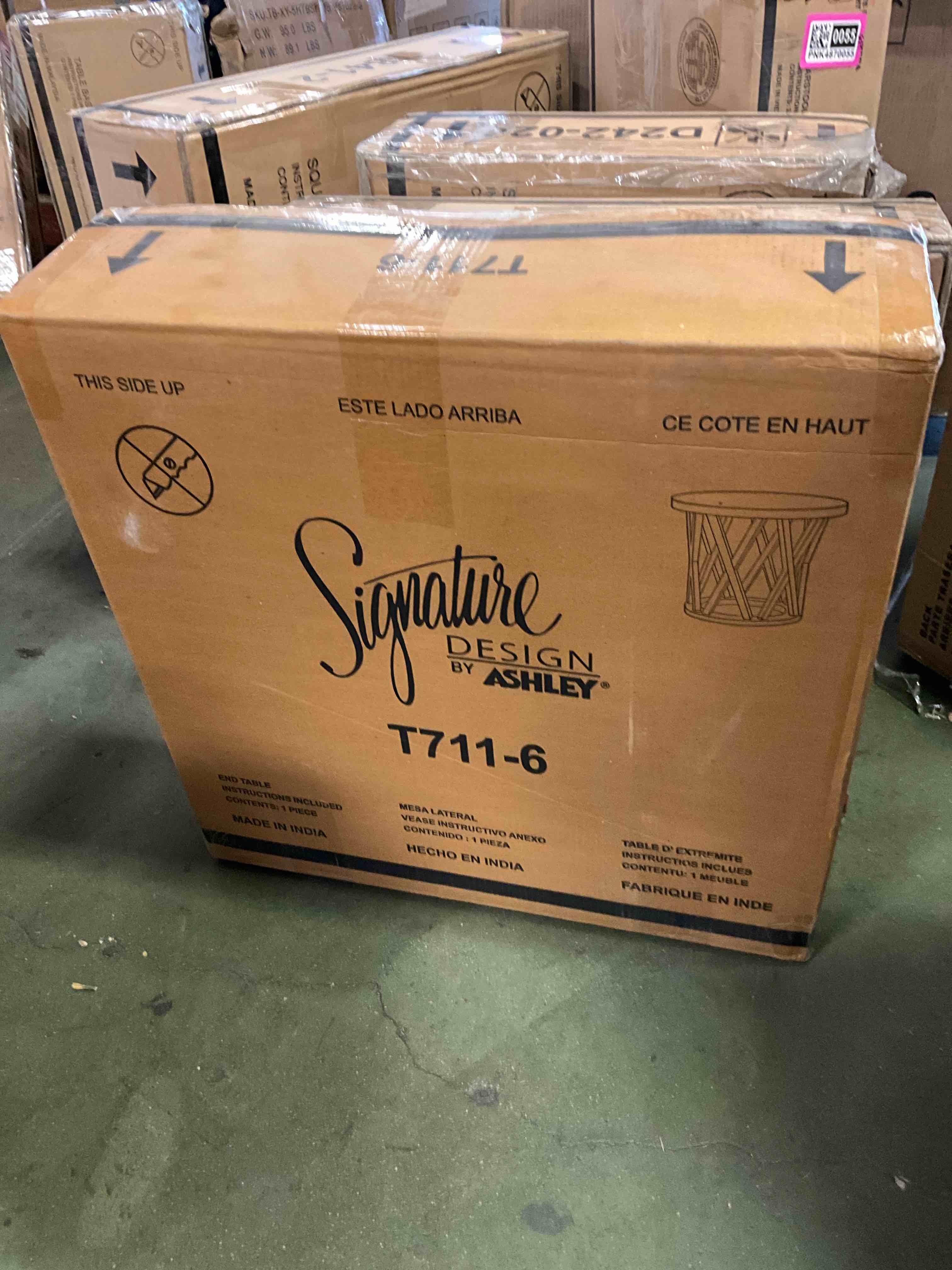 Condition photo showing New/Like New for sharzane round end table