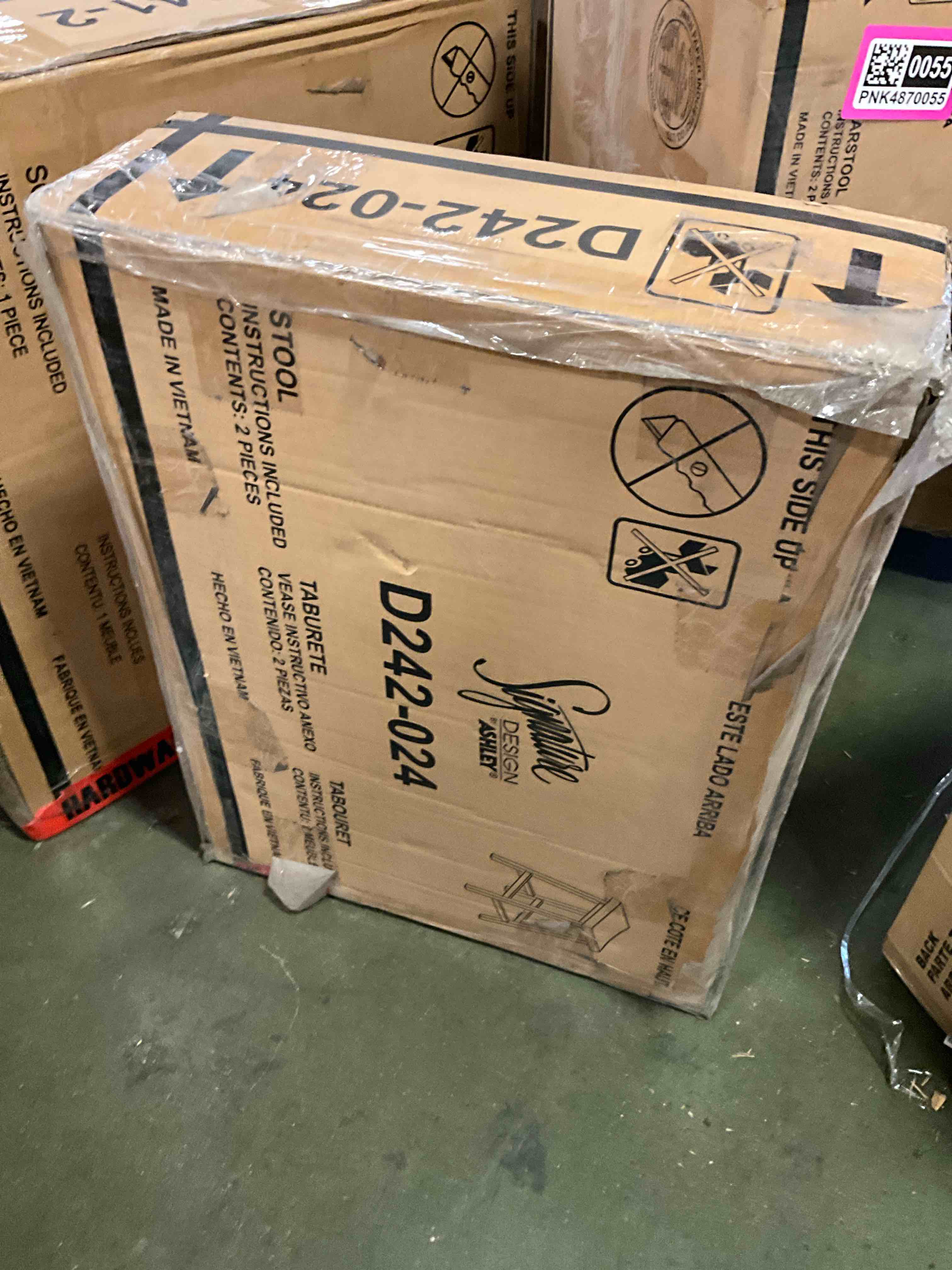 Condition photo showing New/Like New for stuven stool (qty 2) d242-024