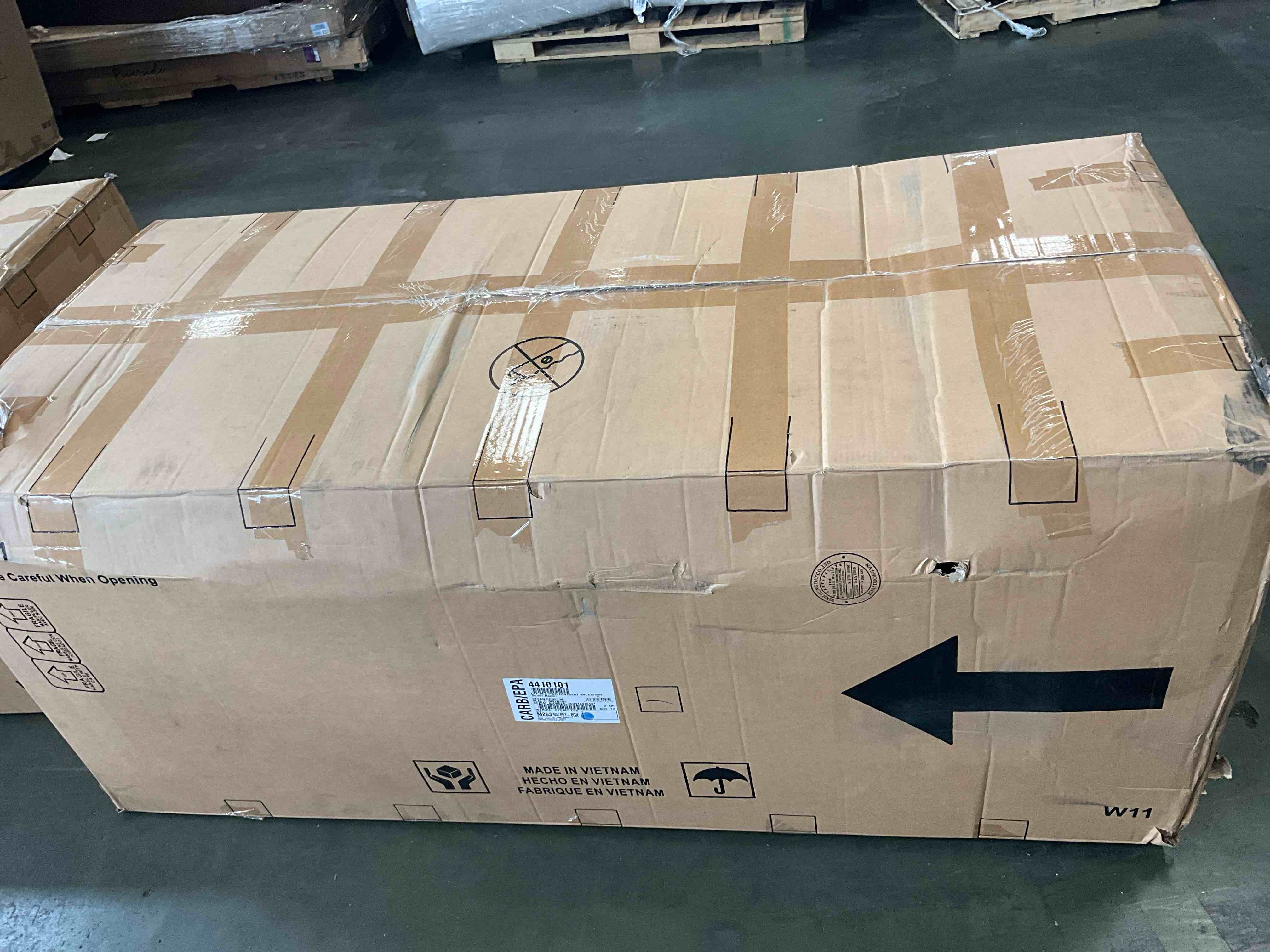 https://s3.amazonaws.com/lotting-images-prod/bidfta/PNK4870082_1777304342018.jpeg