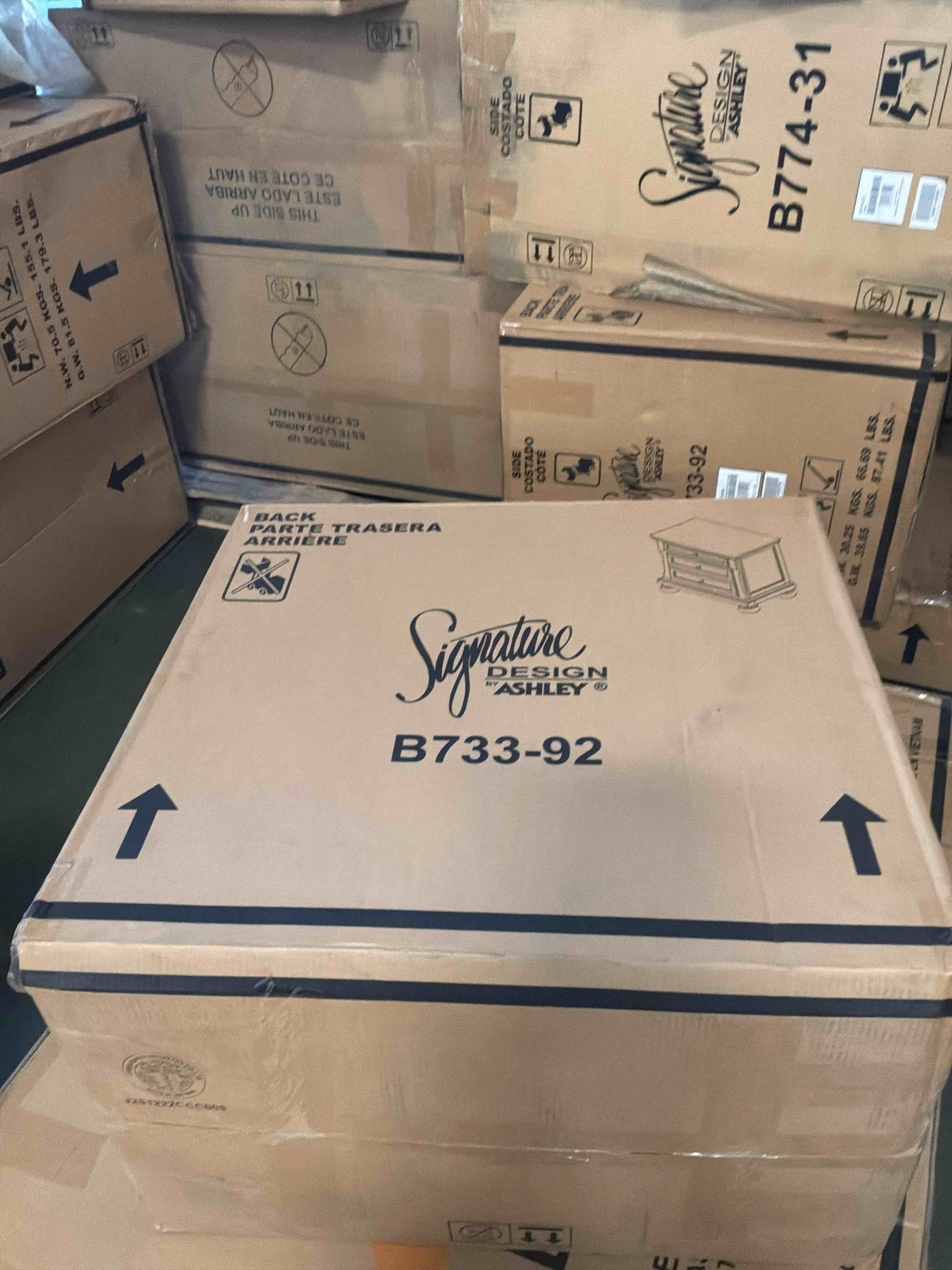 Condition photo showing New/Like New for modern traditional 2 drawer nightstand, 30.13" tall, light gray