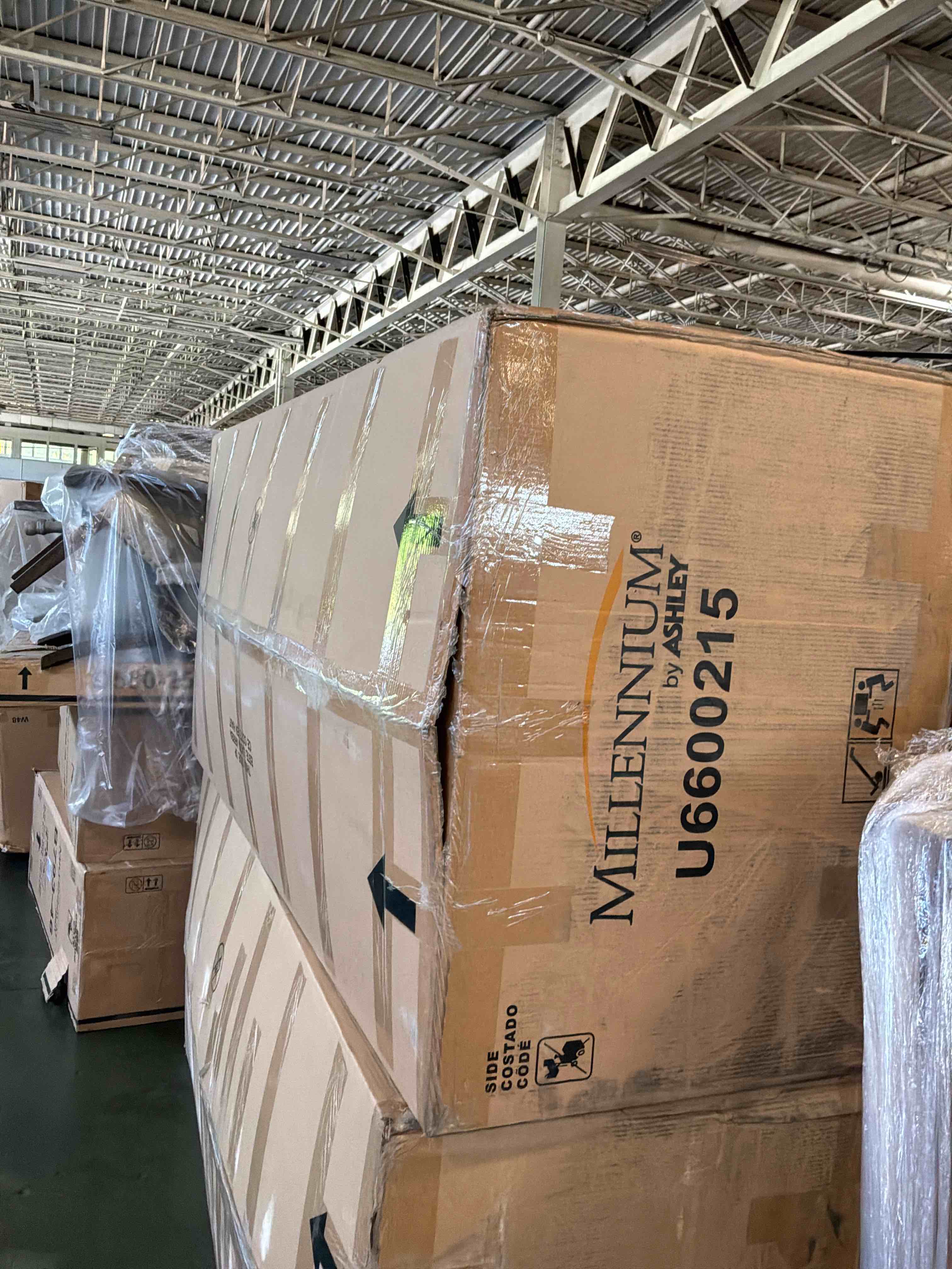 Condition photo showing New/Like New for mosswell dual power leather reclining sofa