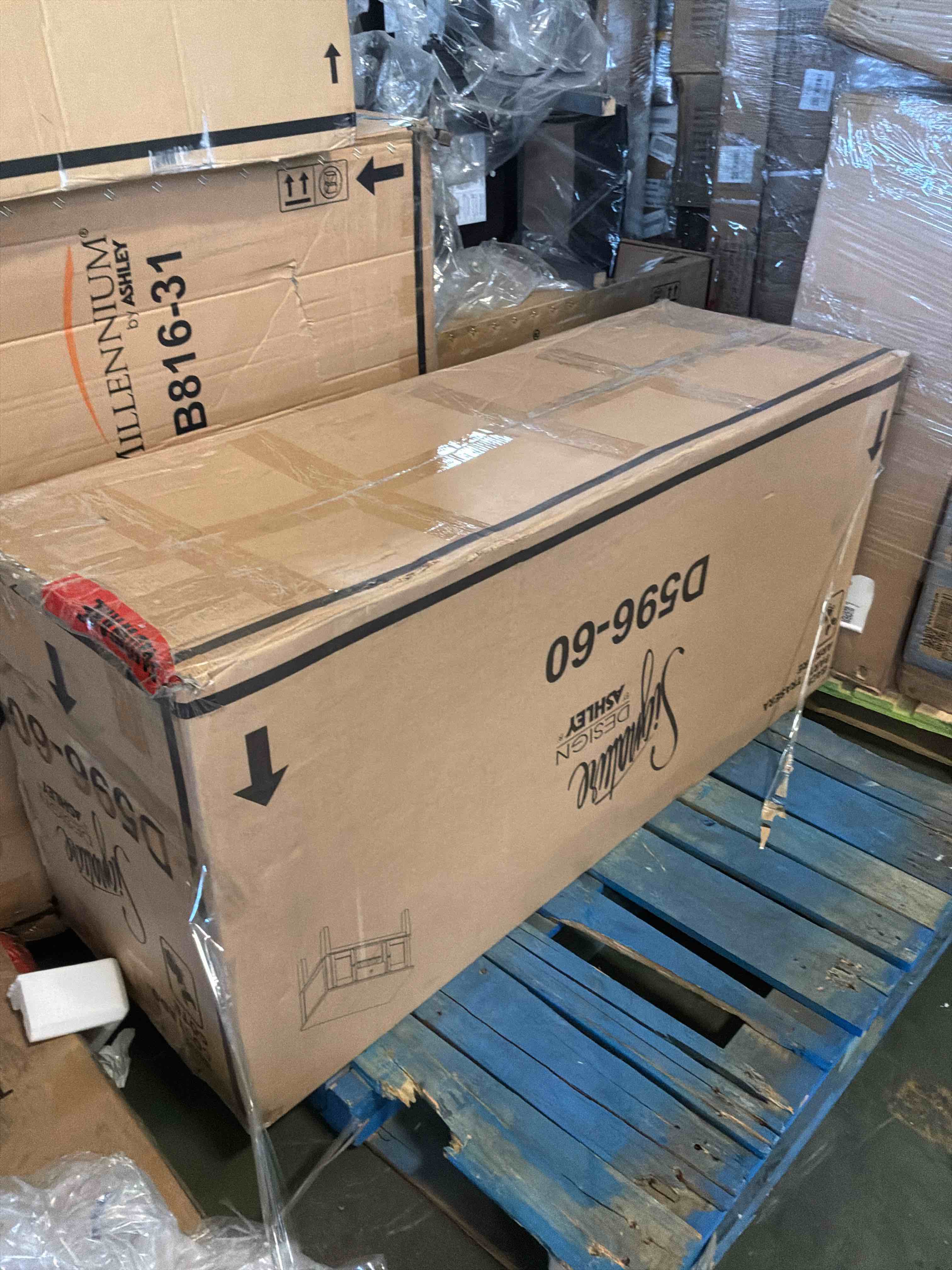 Condition photo showing New/Like New for haddigan dining server