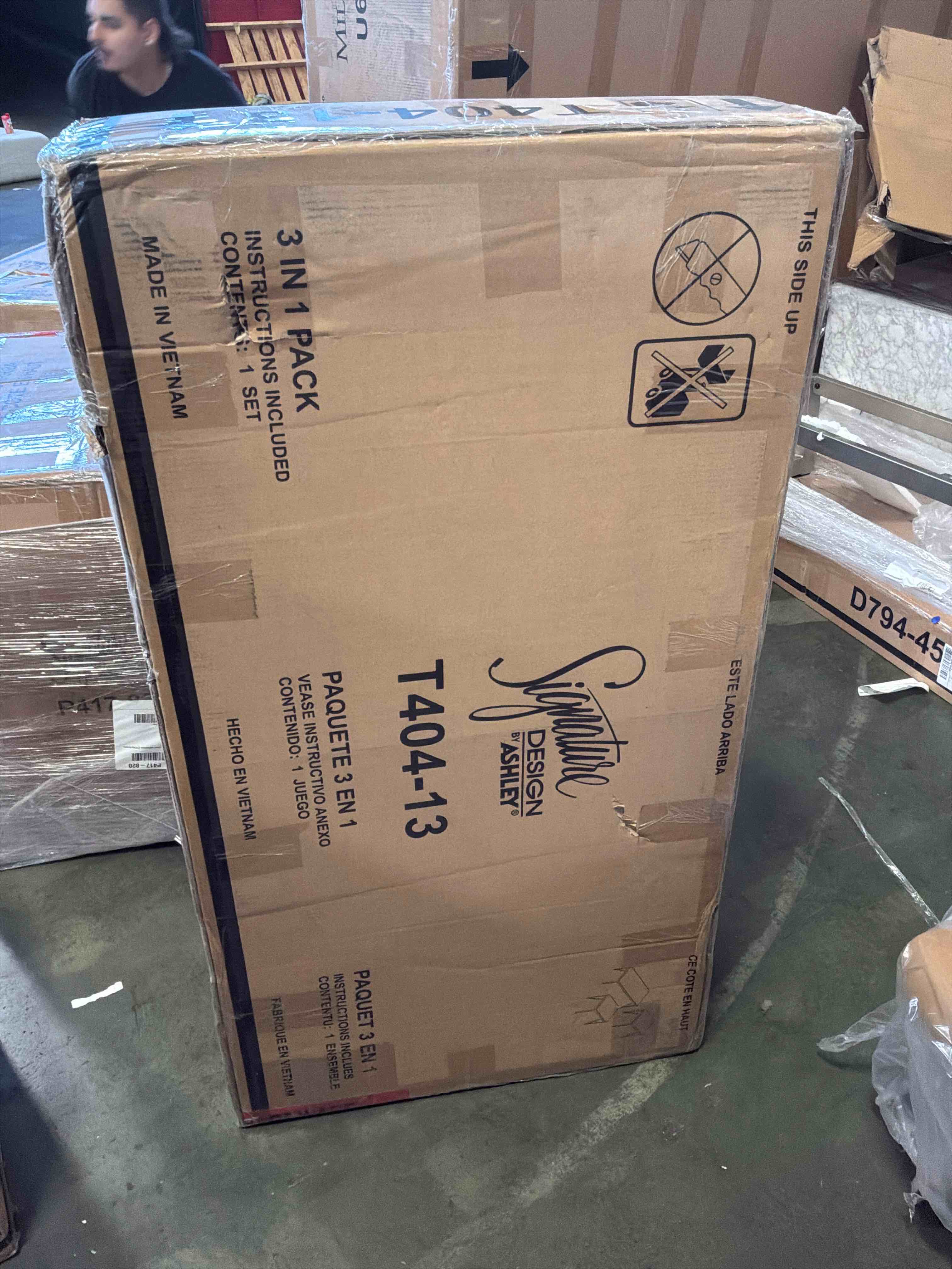 Condition photo showing New/Like New for bandyn table (set of 3)