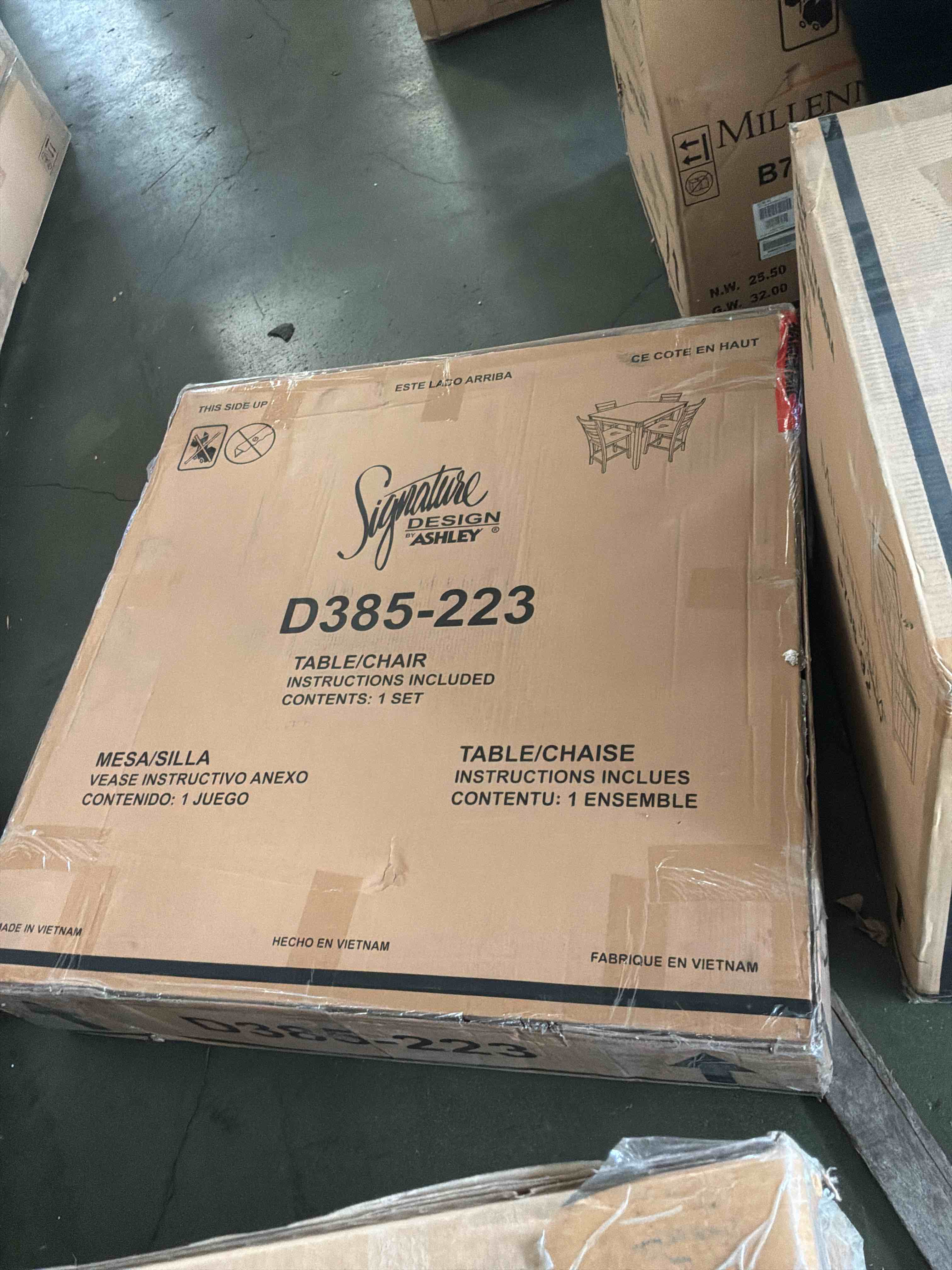 Condition photo showing New/Like New for coviar counter height dining table and bar stools (set of 5 ) 