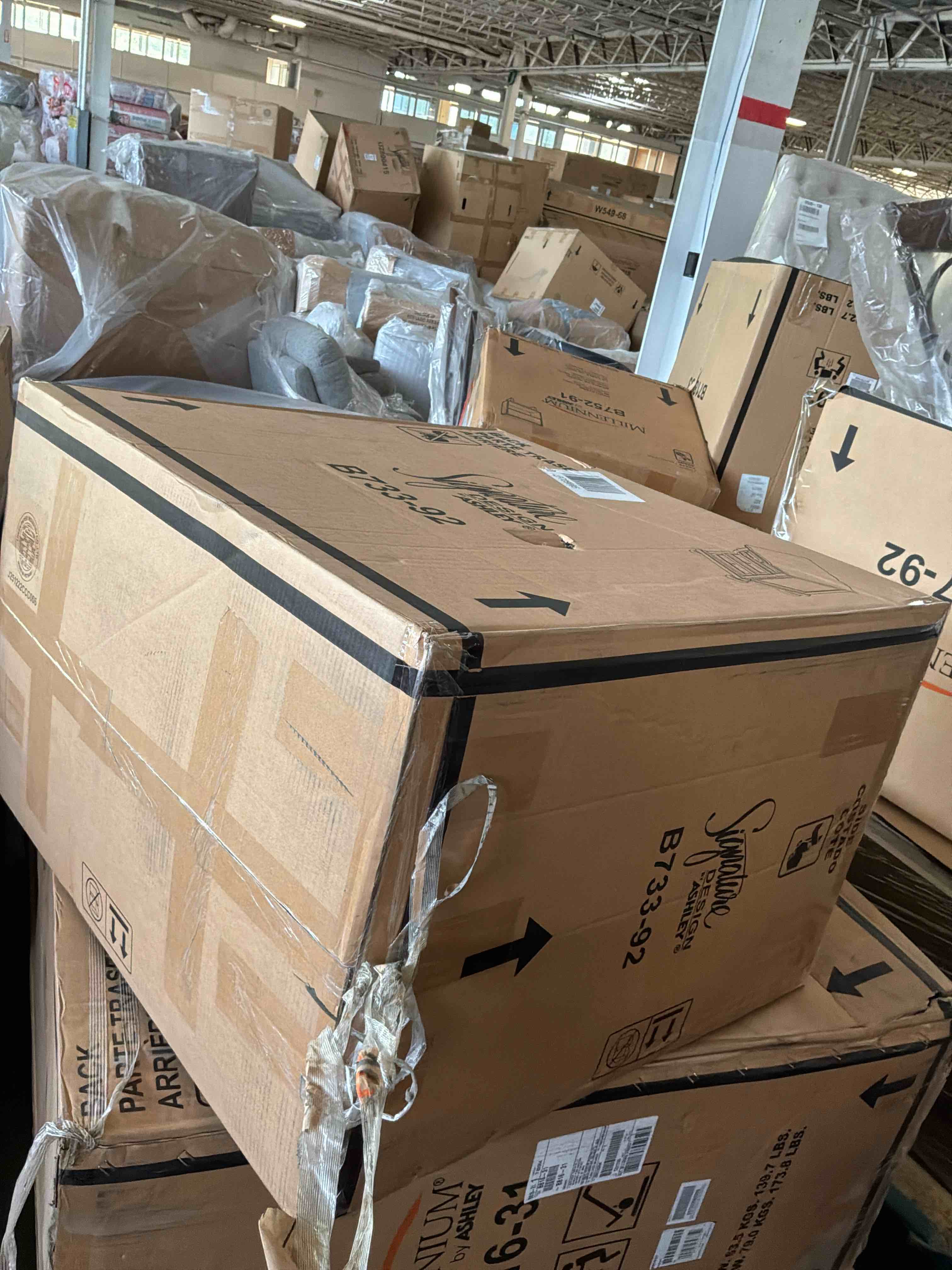 https://s3.amazonaws.com/lotting-images-prod/bidfta/PNK4870352_1776786984648.jpeg