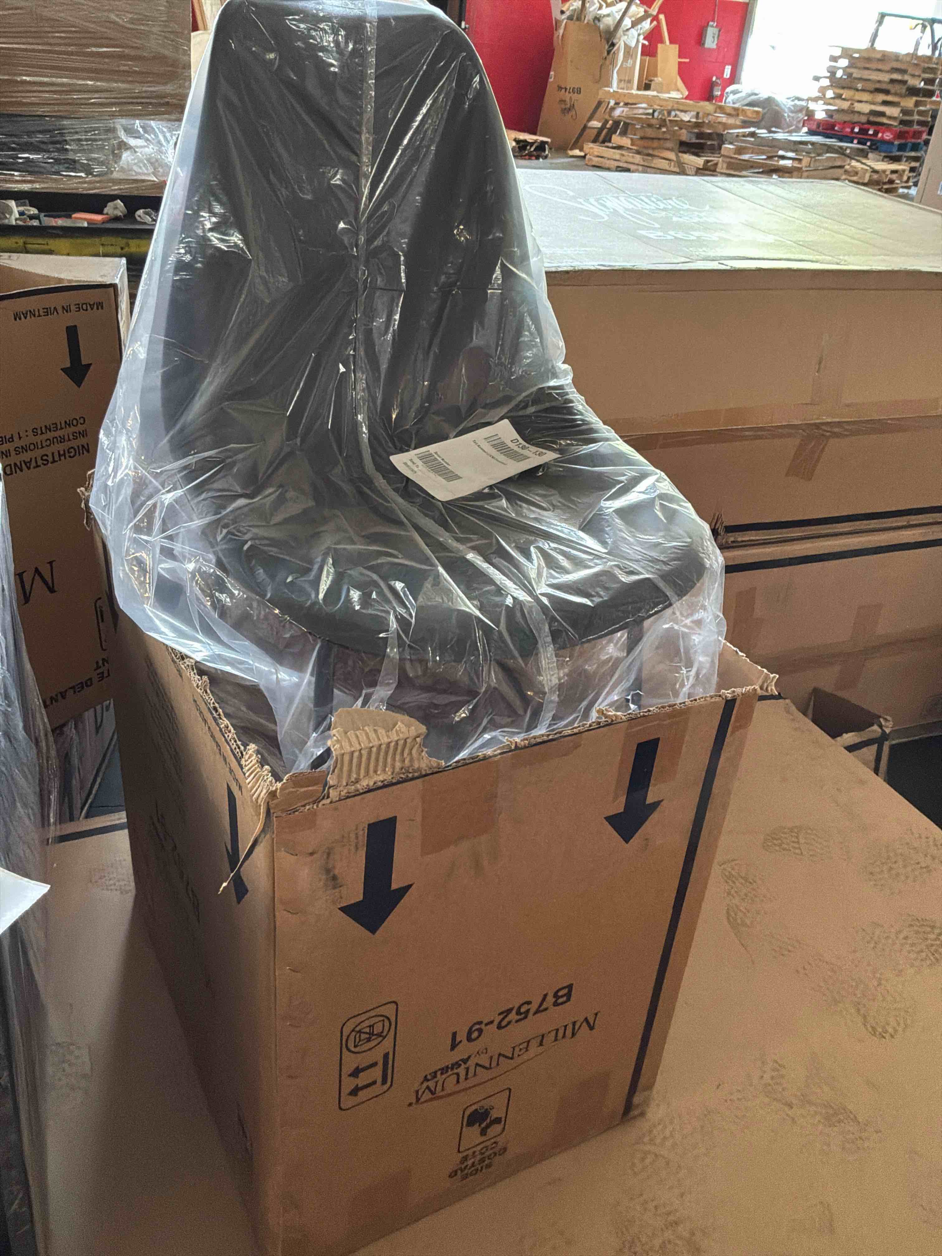 Condition photo showing New/Like New for forestead bar height bar stool