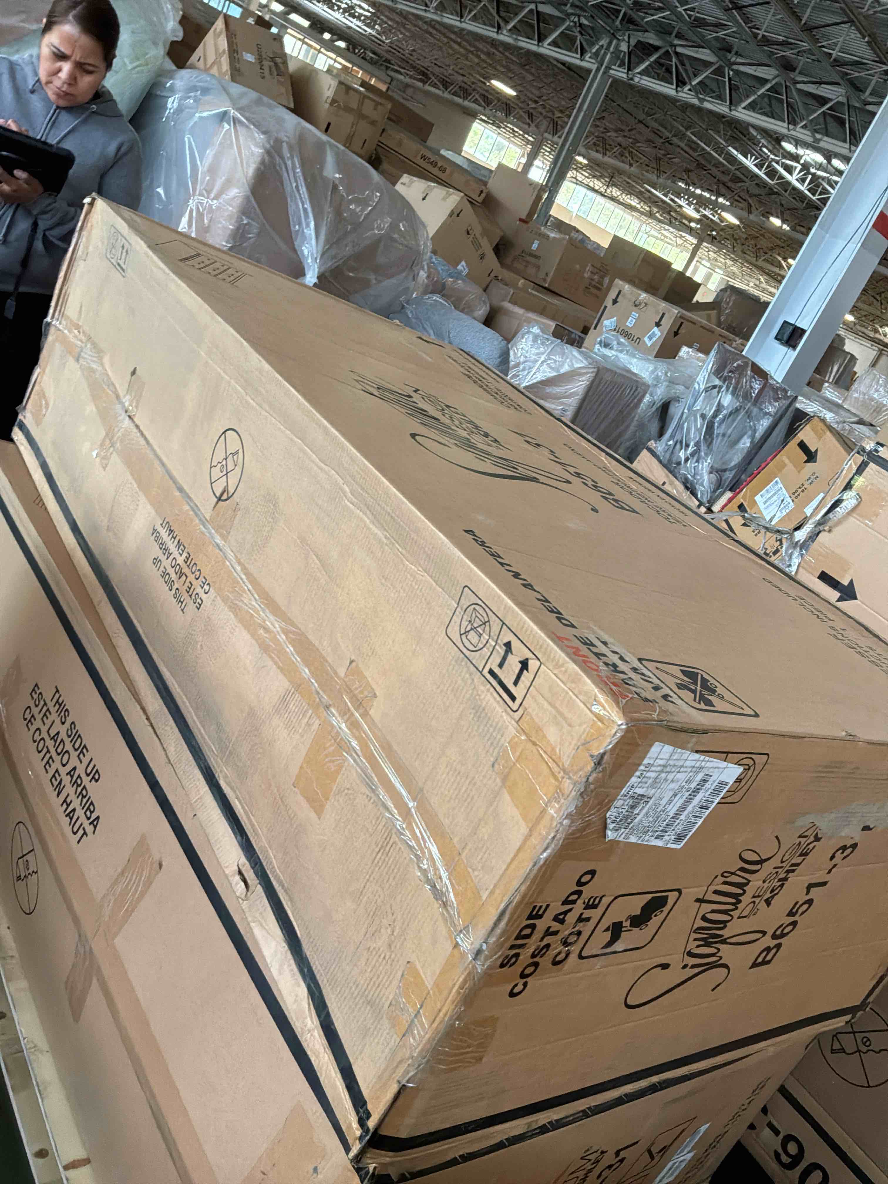 https://s3.amazonaws.com/lotting-images-prod/bidfta/PNK4870372_1776786598271.jpeg