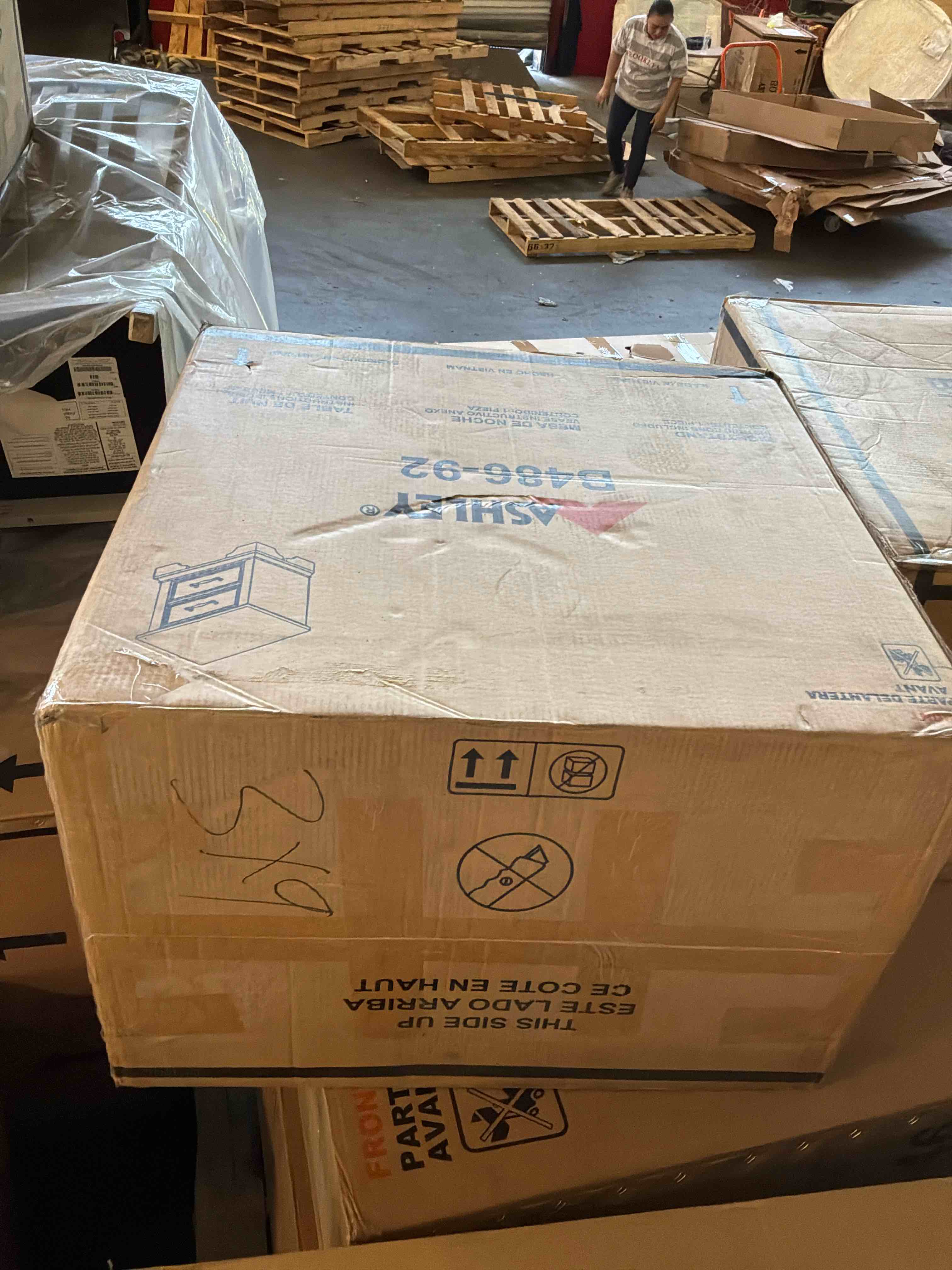 Condition photo showing New/Like New for vallardia nightstand