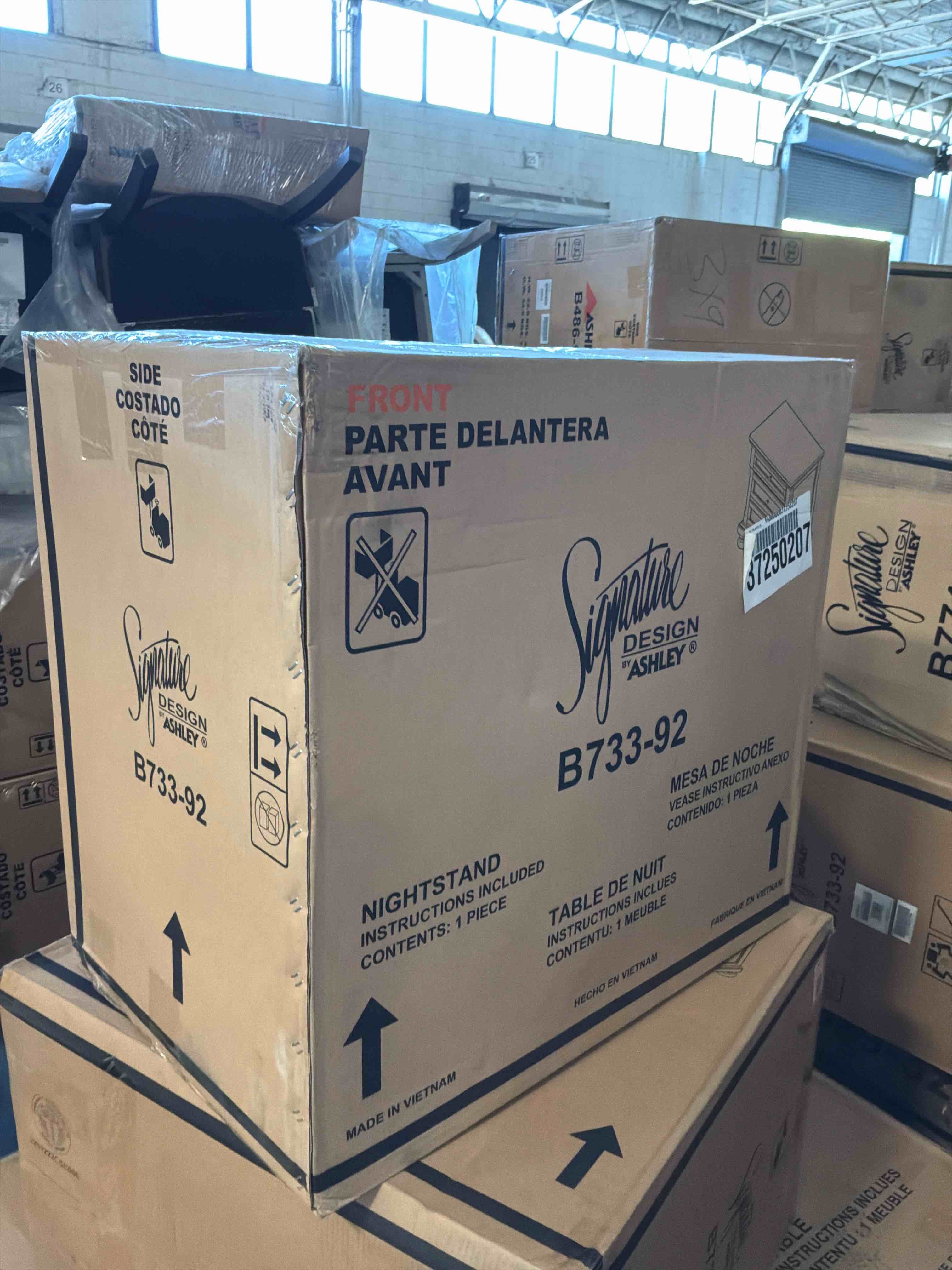 Condition photo showing New/Like New for modern traditional 2 drawer nightstand, 30.13" tall, light gray