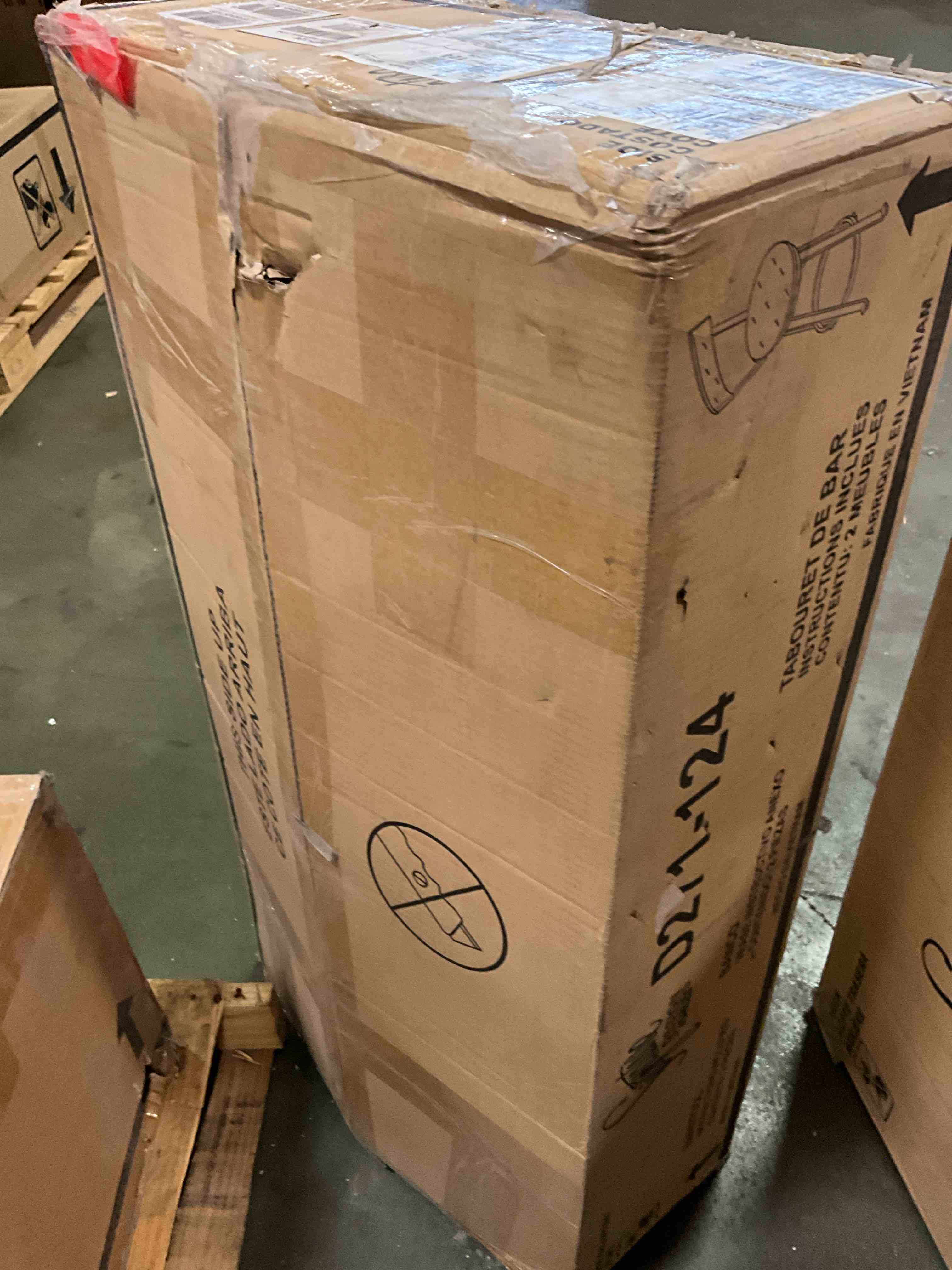 https://s3.amazonaws.com/lotting-images-prod/bidfta/PNK4870438_1777471118249.jpeg