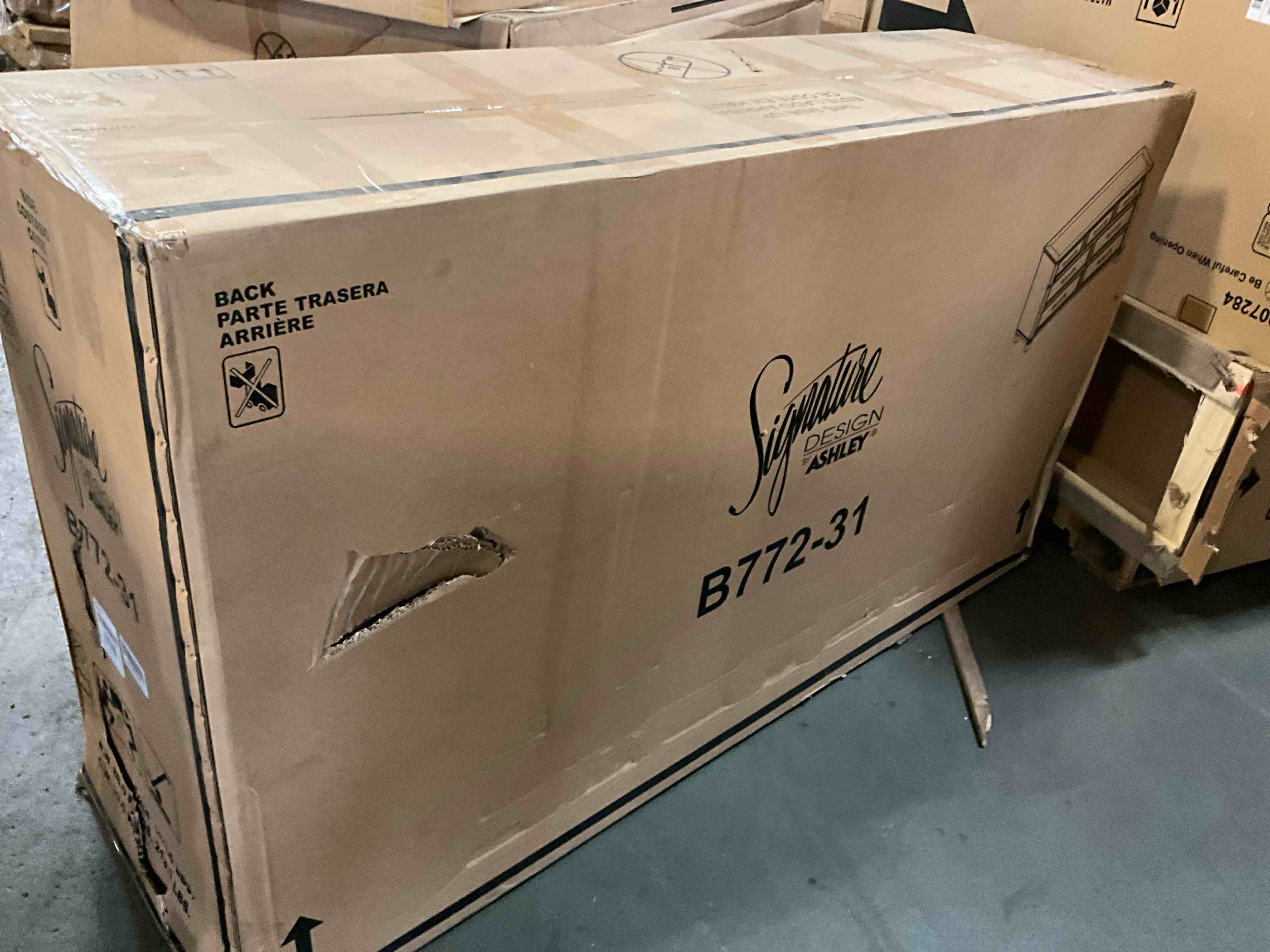 https://s3.amazonaws.com/lotting-images-prod/bidfta/PNK4870463_1776787879065.jpeg