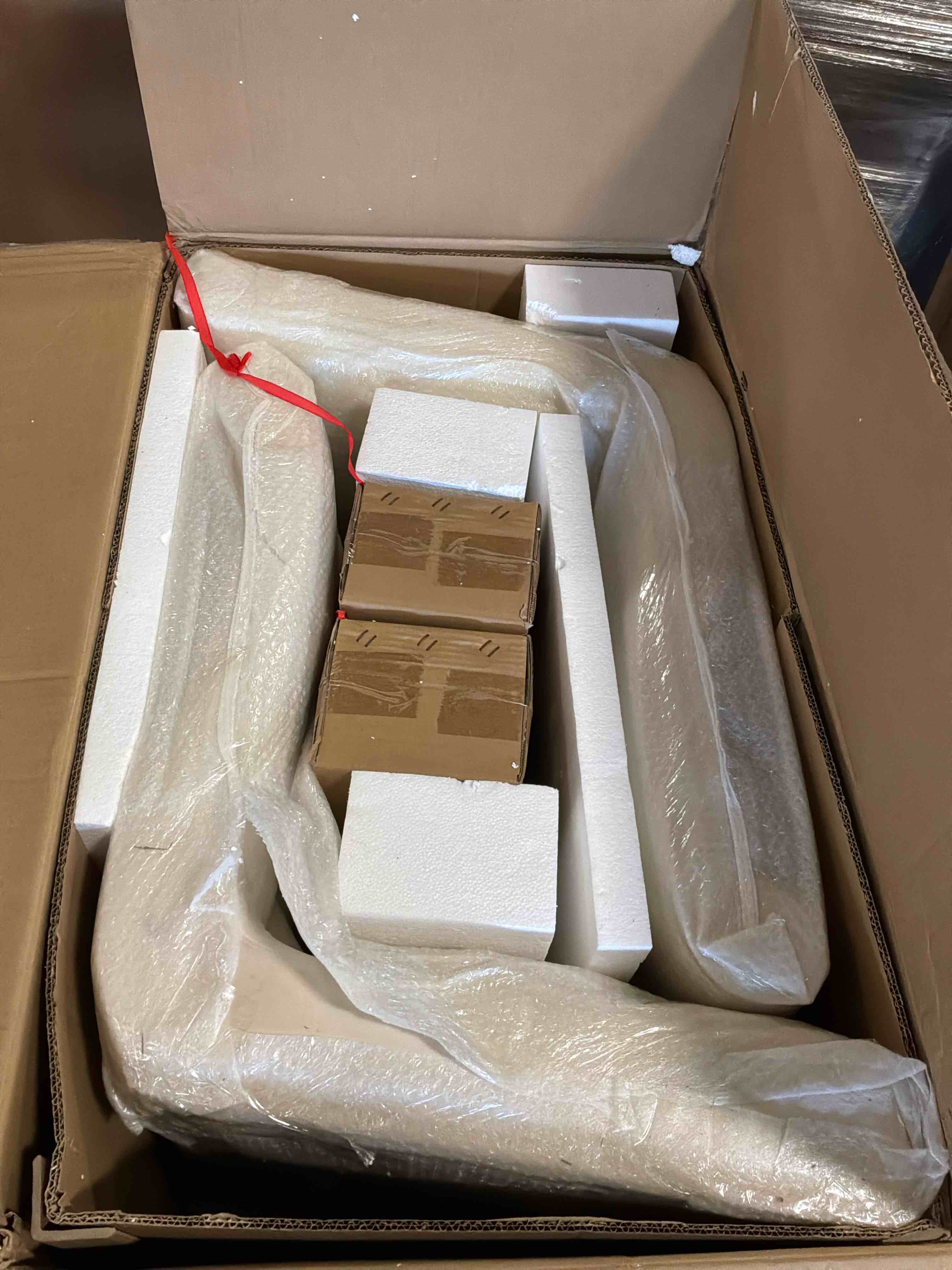 https://s3.amazonaws.com/lotting-images-prod/bidfta/PNK4870662_1777553924694.jpeg