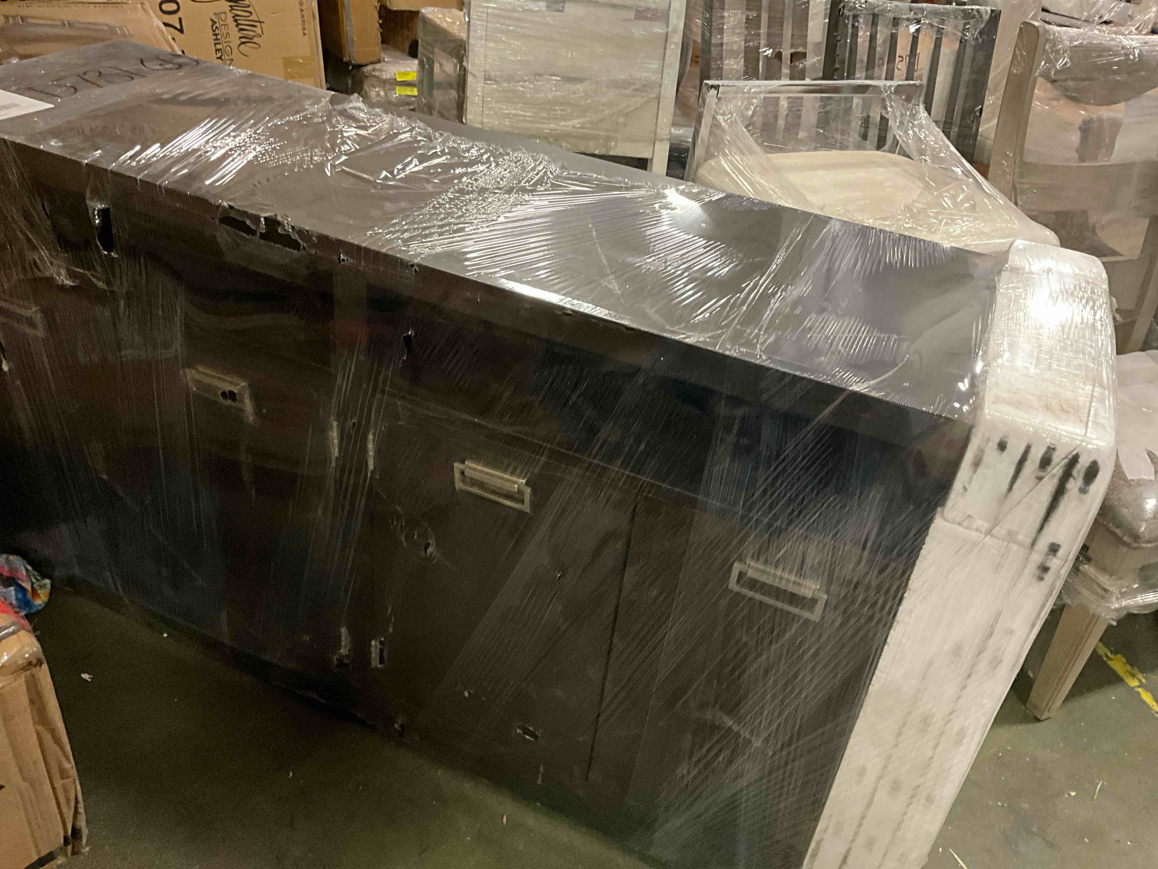 https://s3.amazonaws.com/lotting-images-prod/bidfta/PNK4870725_1777647351766.jpeg
