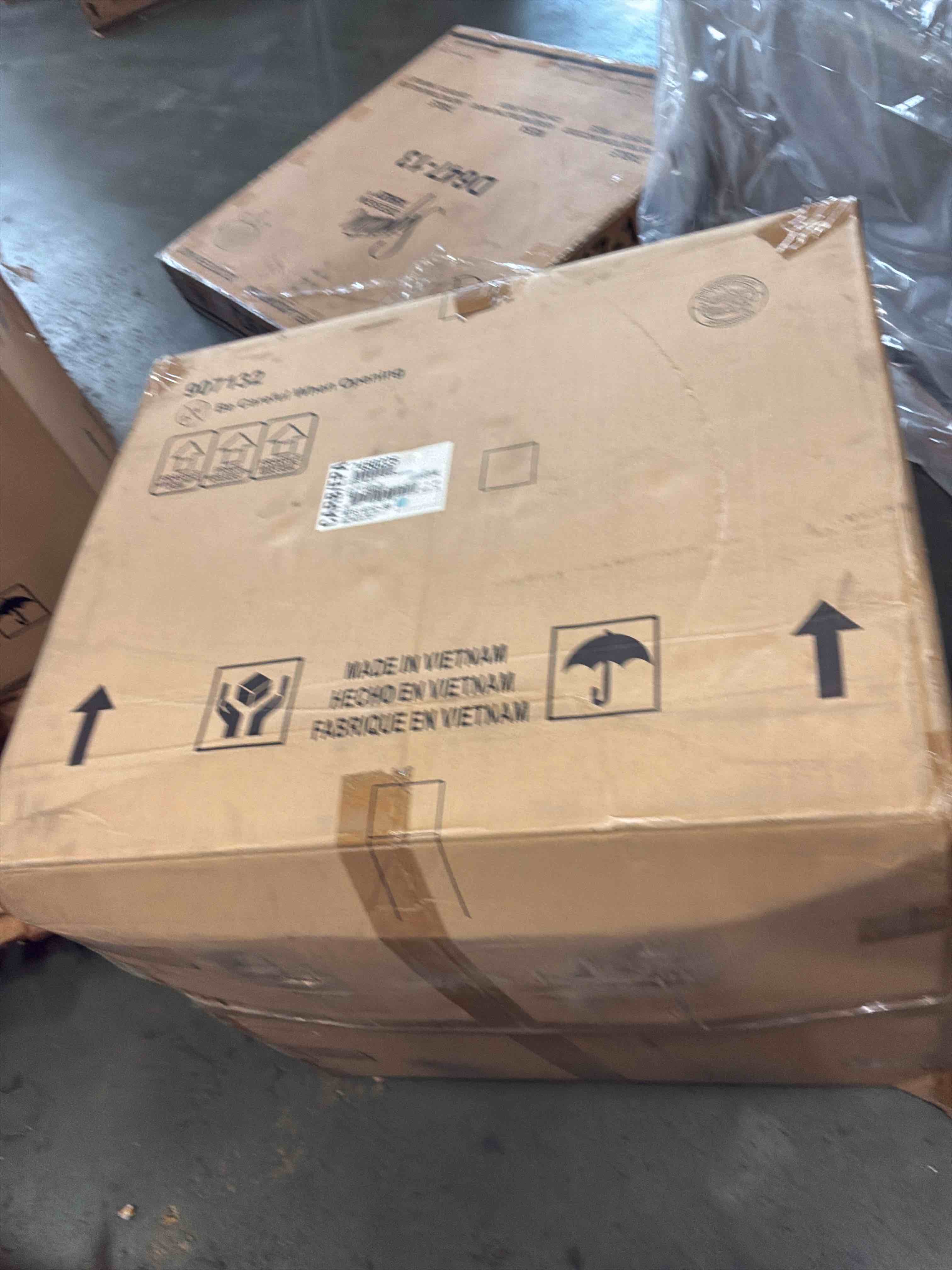 https://s3.amazonaws.com/lotting-images-prod/bidfta/PNK4870796_1778077001570.jpeg