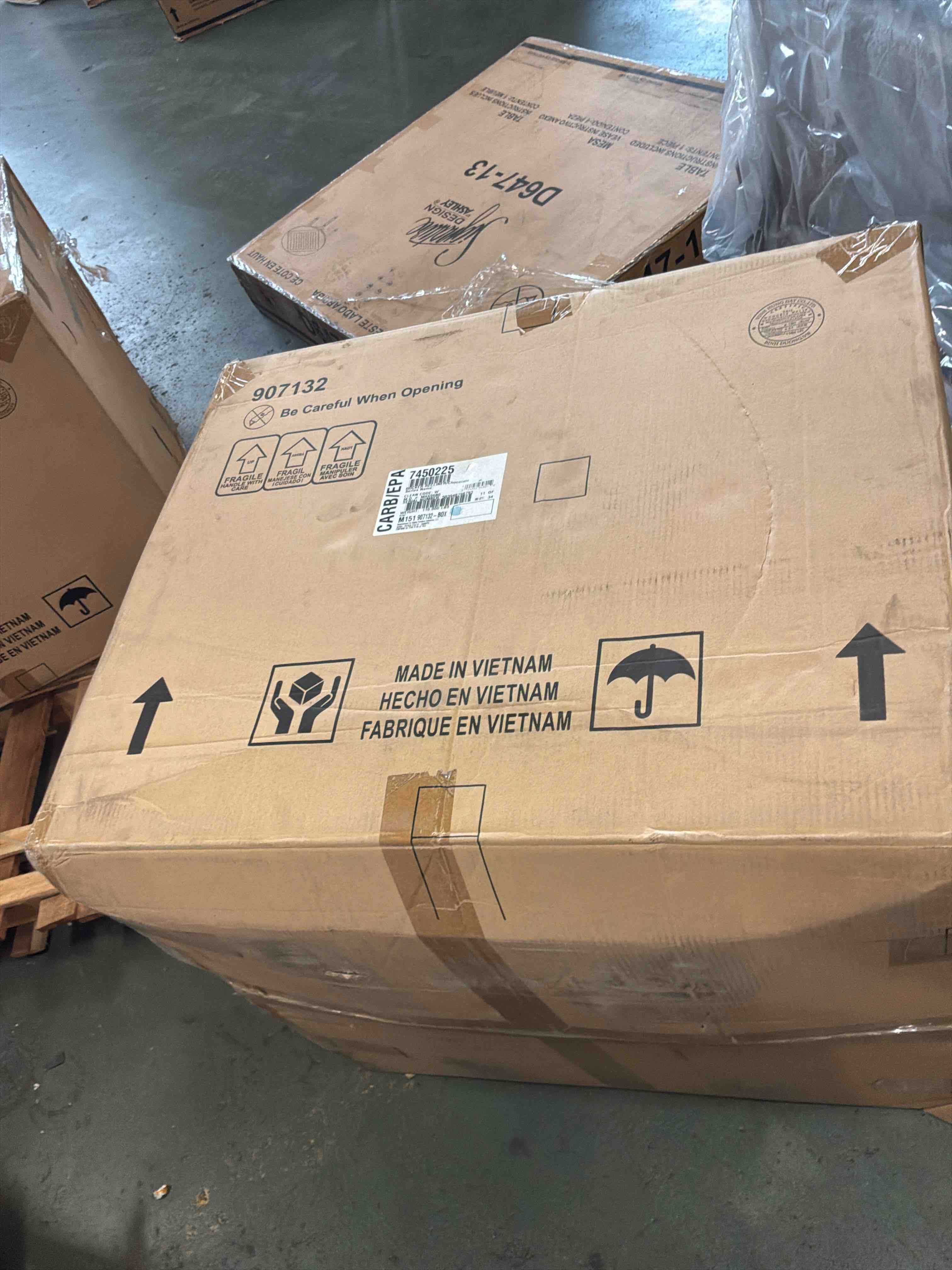 https://s3.amazonaws.com/lotting-images-prod/bidfta/PNK4870796_1778077002407.jpeg