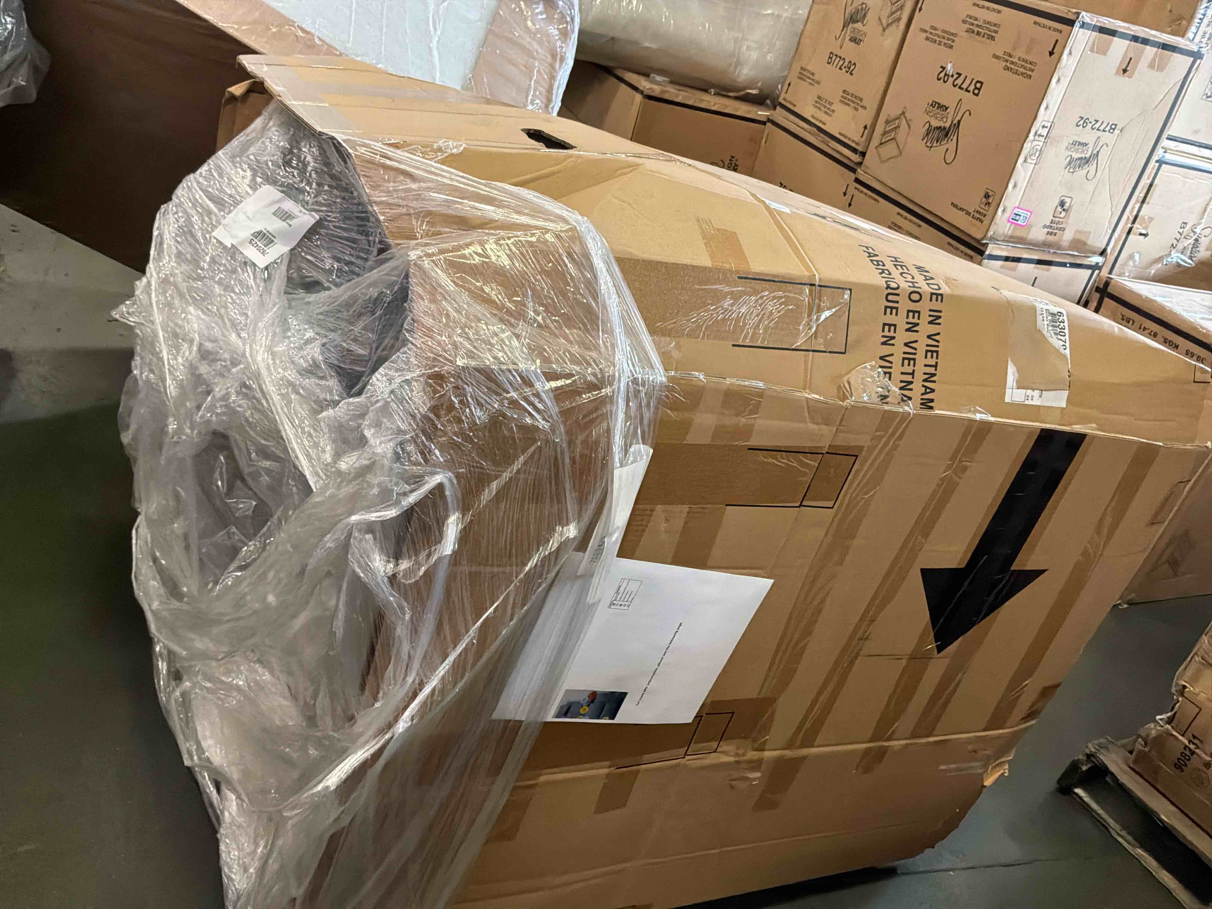 https://s3.amazonaws.com/lotting-images-prod/bidfta/PNK4870805_1778082838427.jpeg