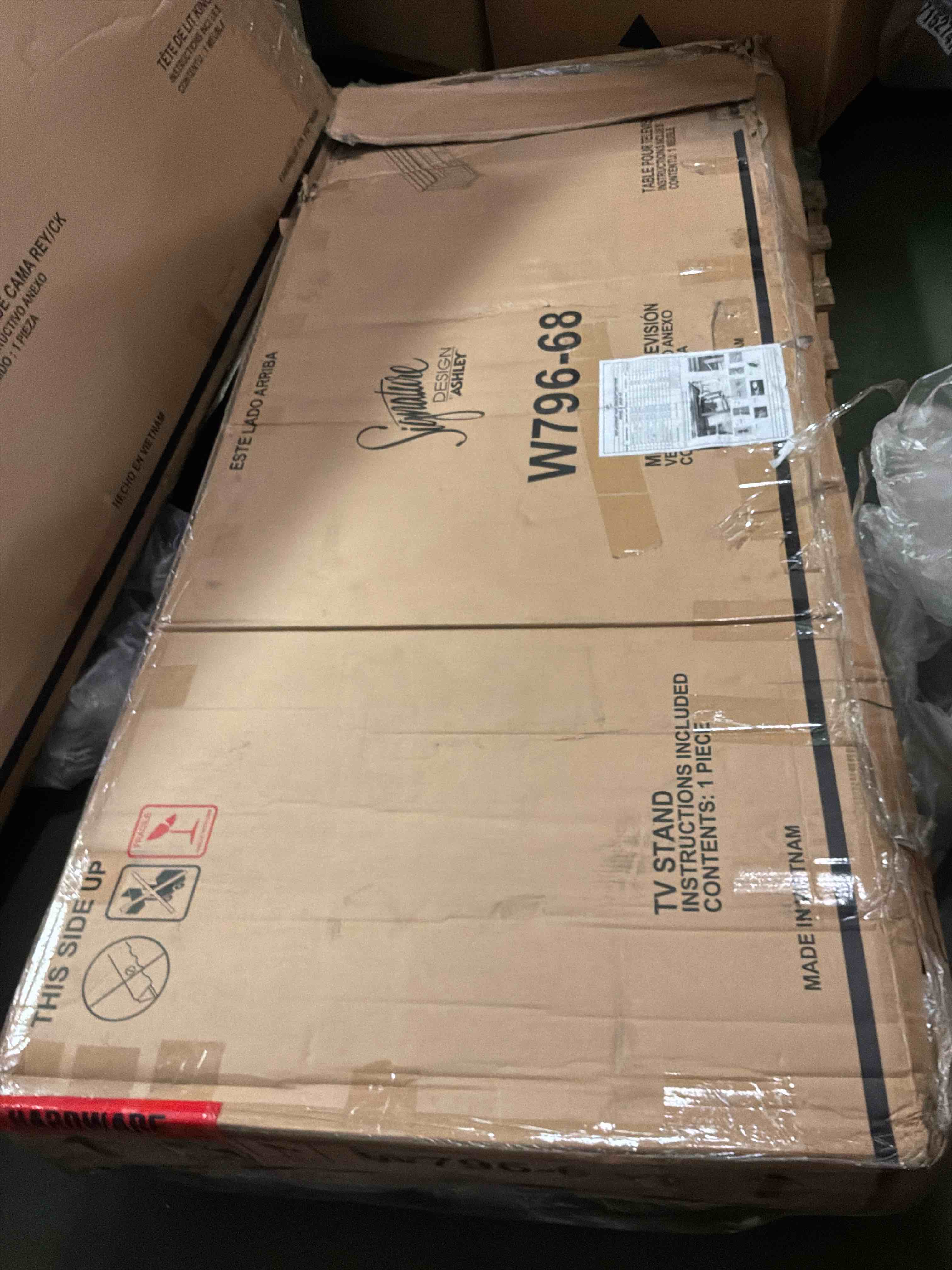https://s3.amazonaws.com/lotting-images-prod/bidfta/PNK4870894_1778171127278.jpeg
