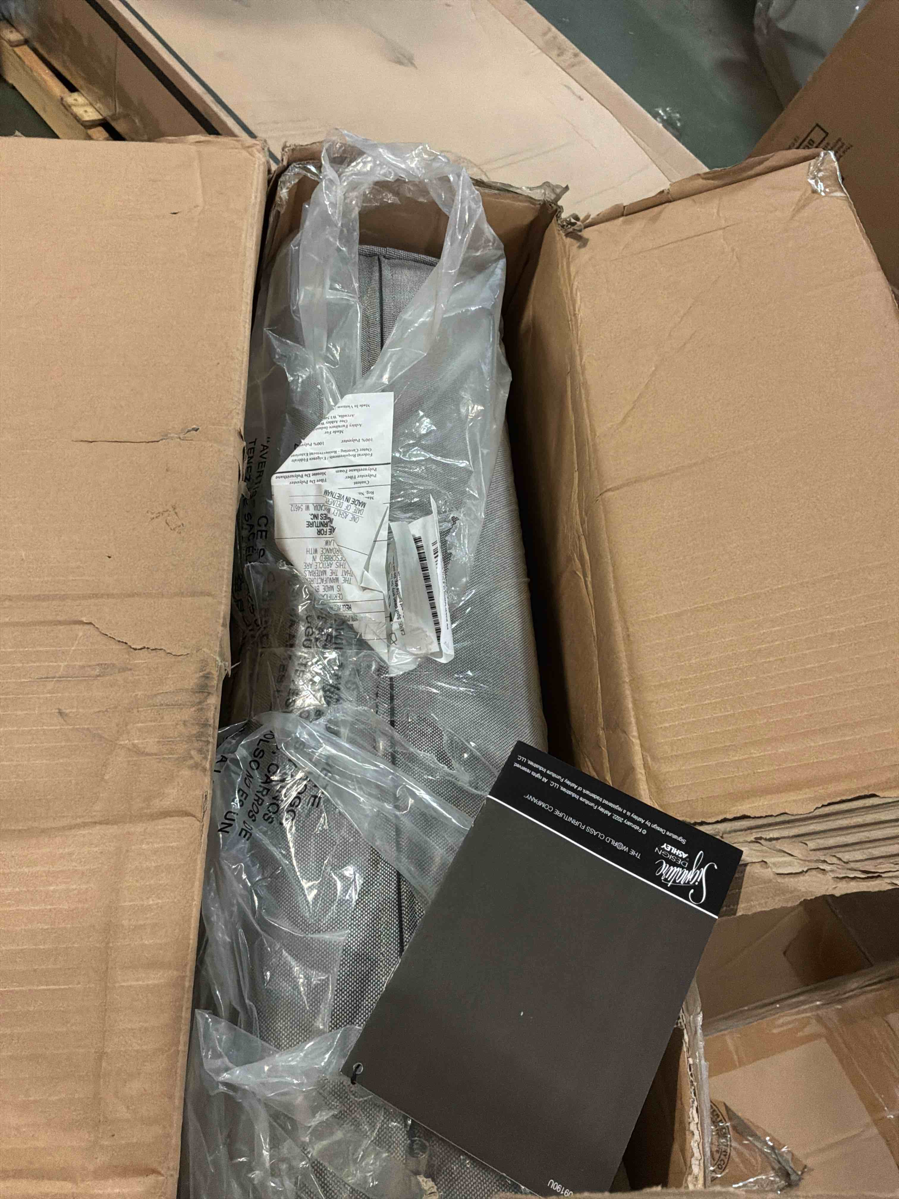 https://s3.amazonaws.com/lotting-images-prod/bidfta/PNK4870912_1778244469507.jpeg