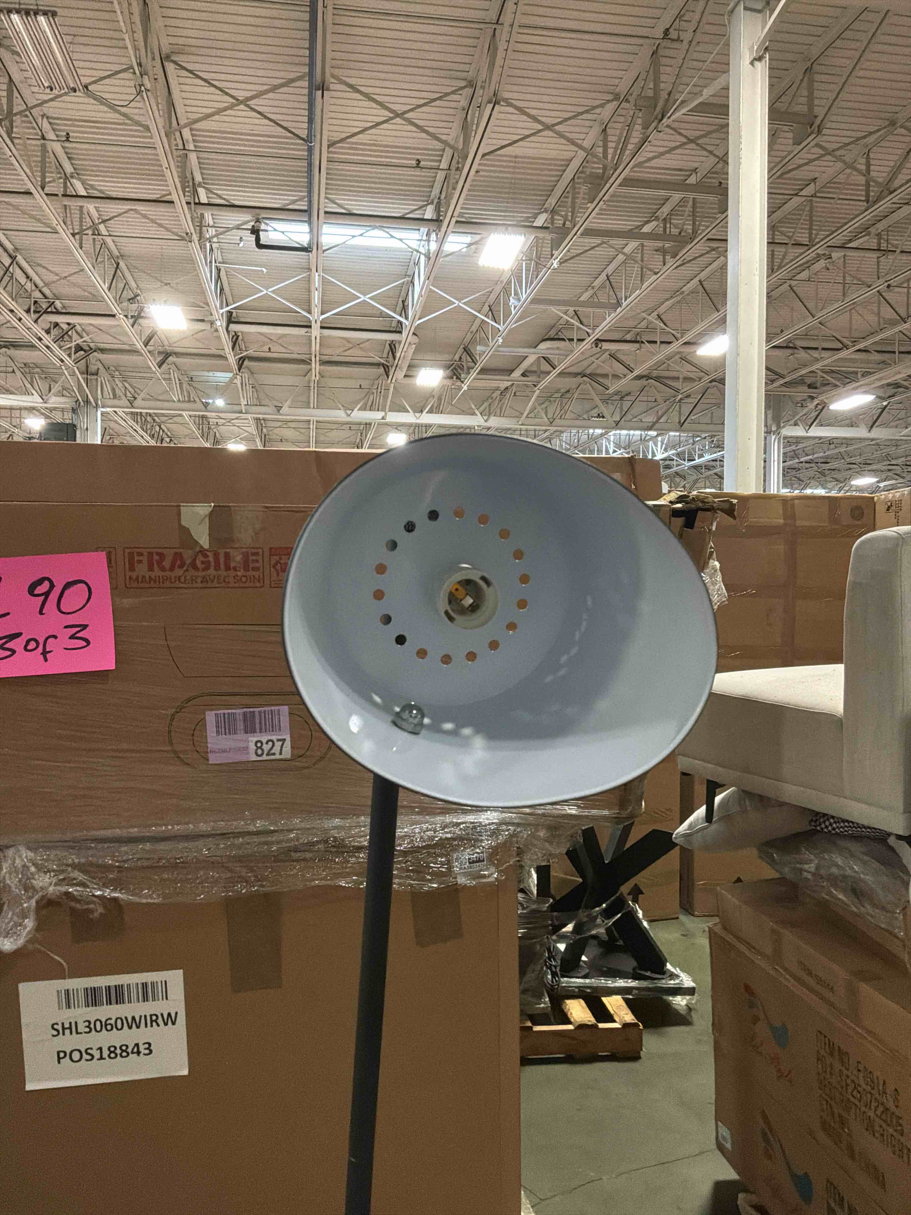 https://s3.amazonaws.com/lotting-images-prod/bidfta/PNK4870990_1778249118748.jpeg