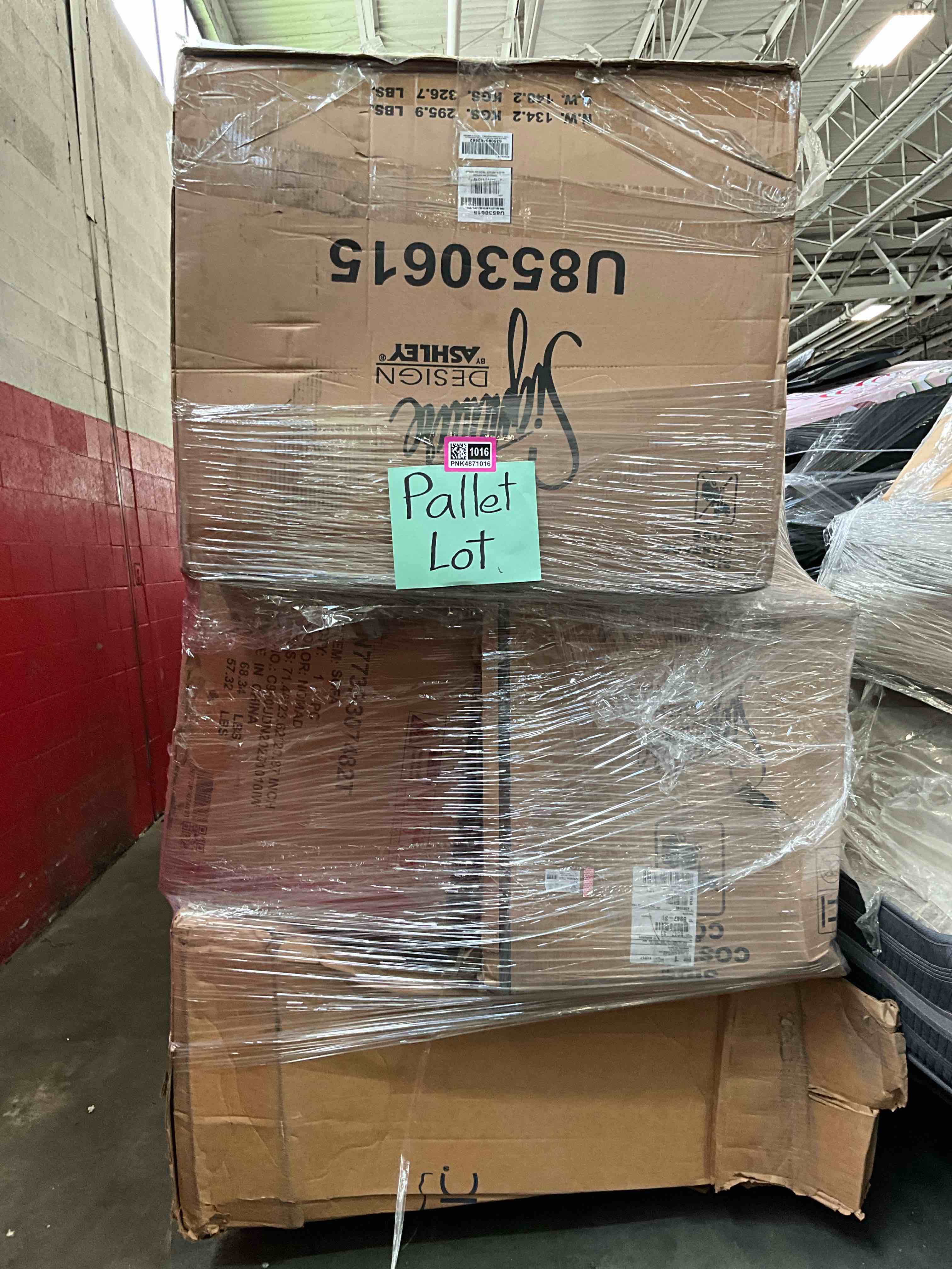 Pallet Lot of 4 Footboard, and furniture Parts
