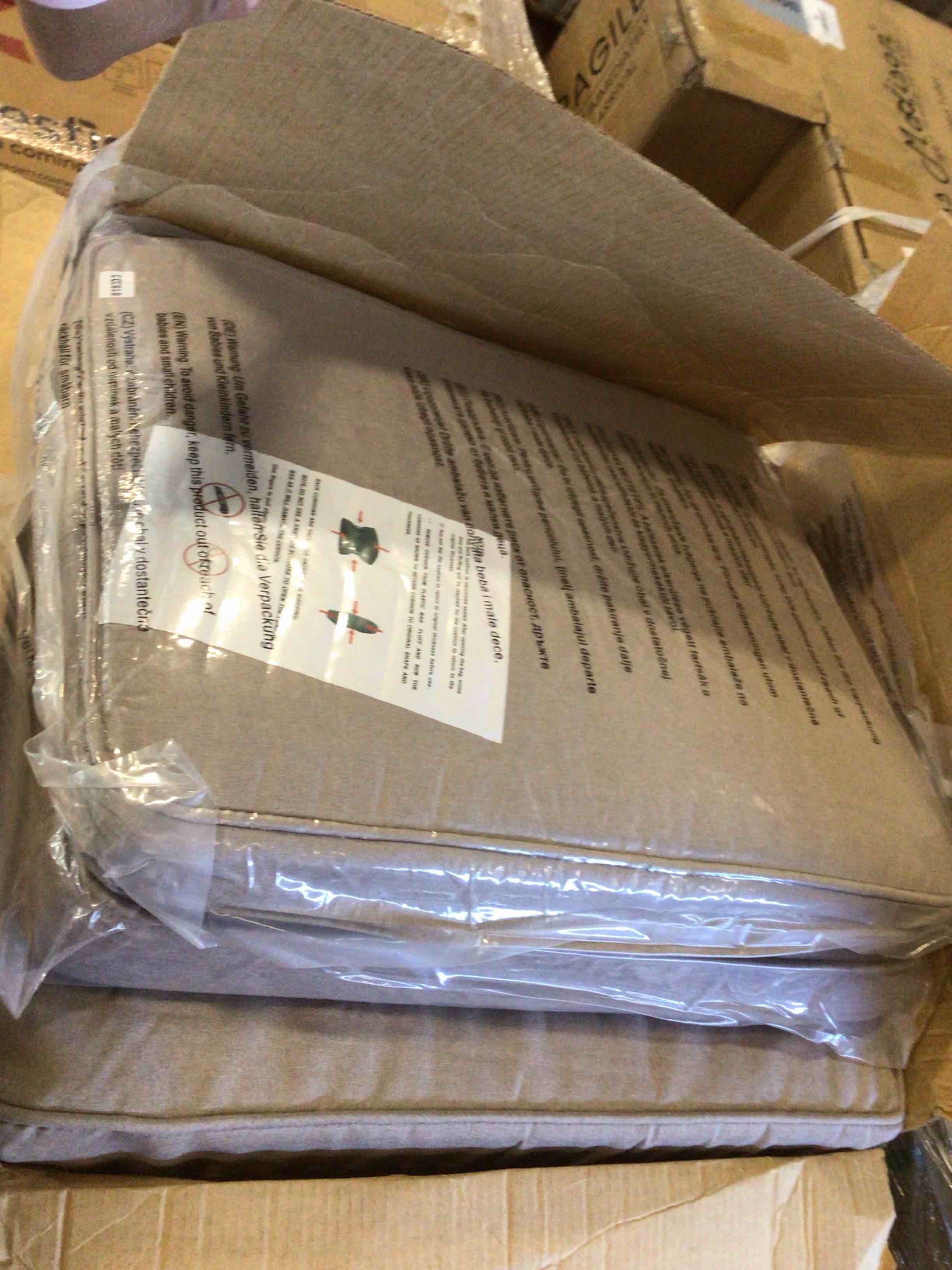 https://s3.amazonaws.com/lotting-images-prod/bidfta/PNK4871103_1778764004241.jpeg