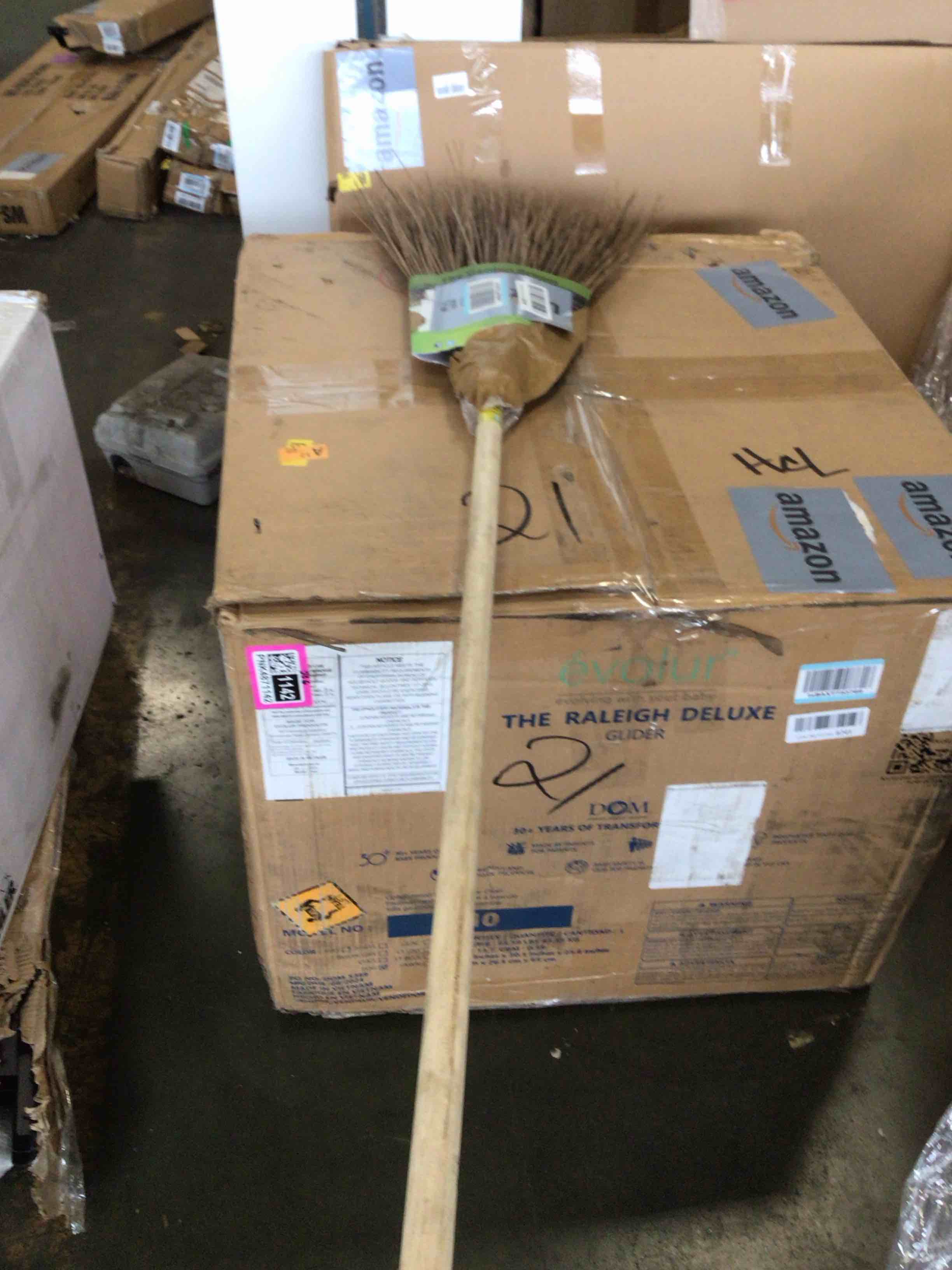 https://s3.amazonaws.com/lotting-images-prod/bidfta/PNK4871139_1778694955181.jpeg