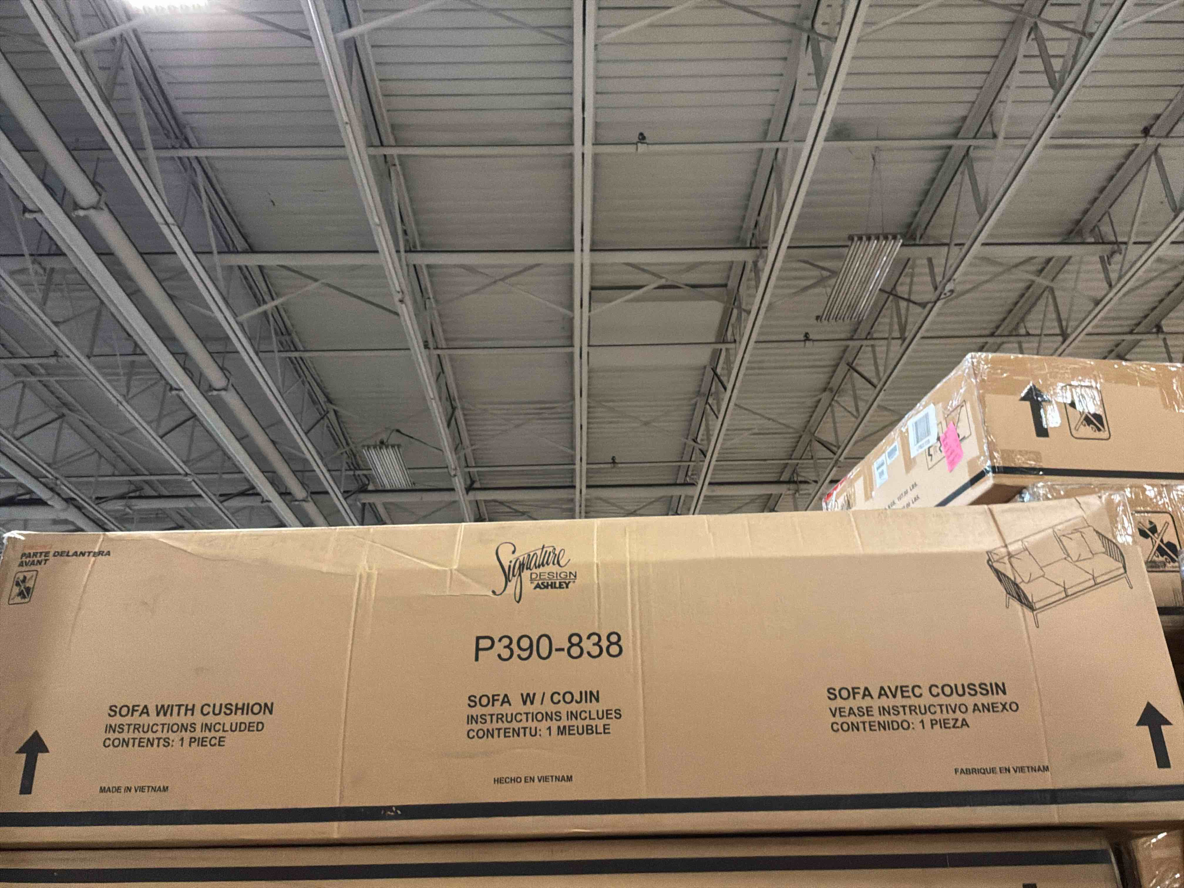 https://s3.amazonaws.com/lotting-images-prod/bidfta/PNK4871217_1778688524944.jpeg