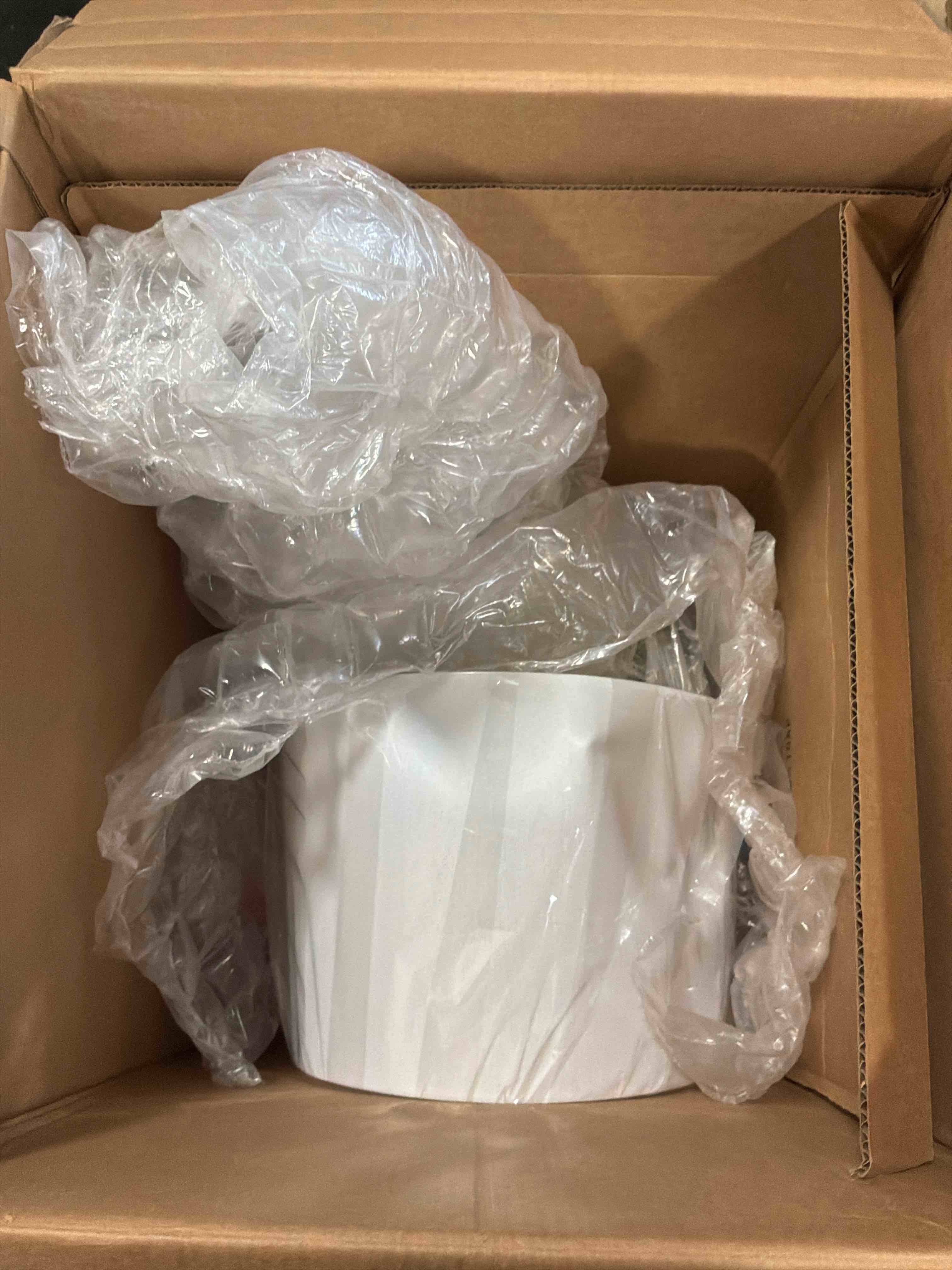 https://s3.amazonaws.com/lotting-images-prod/bidfta/PNK4872035_1779462341579.jpeg
