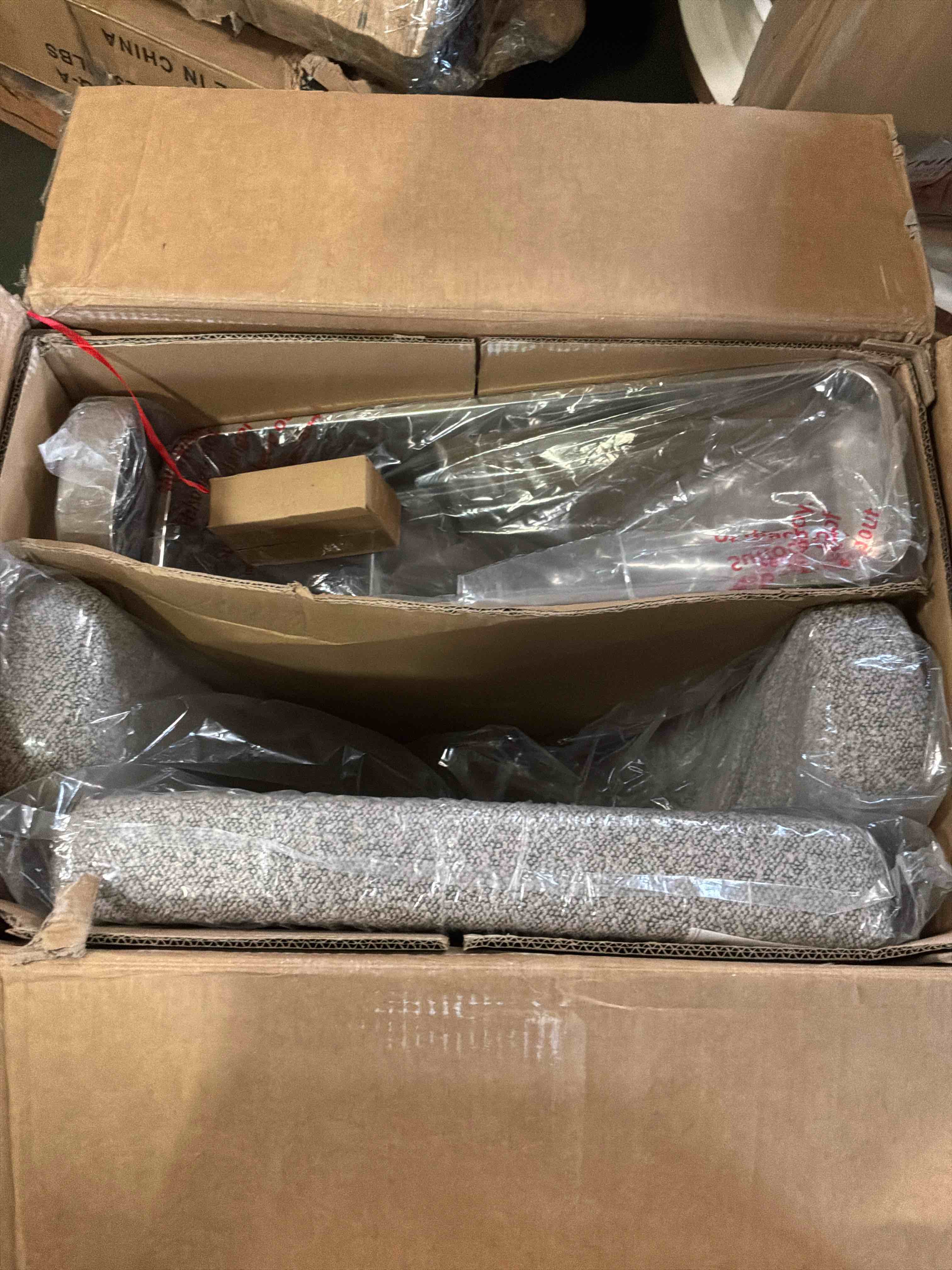 https://s3.amazonaws.com/lotting-images-prod/bidfta/PNK4872085_1779466425888.jpeg