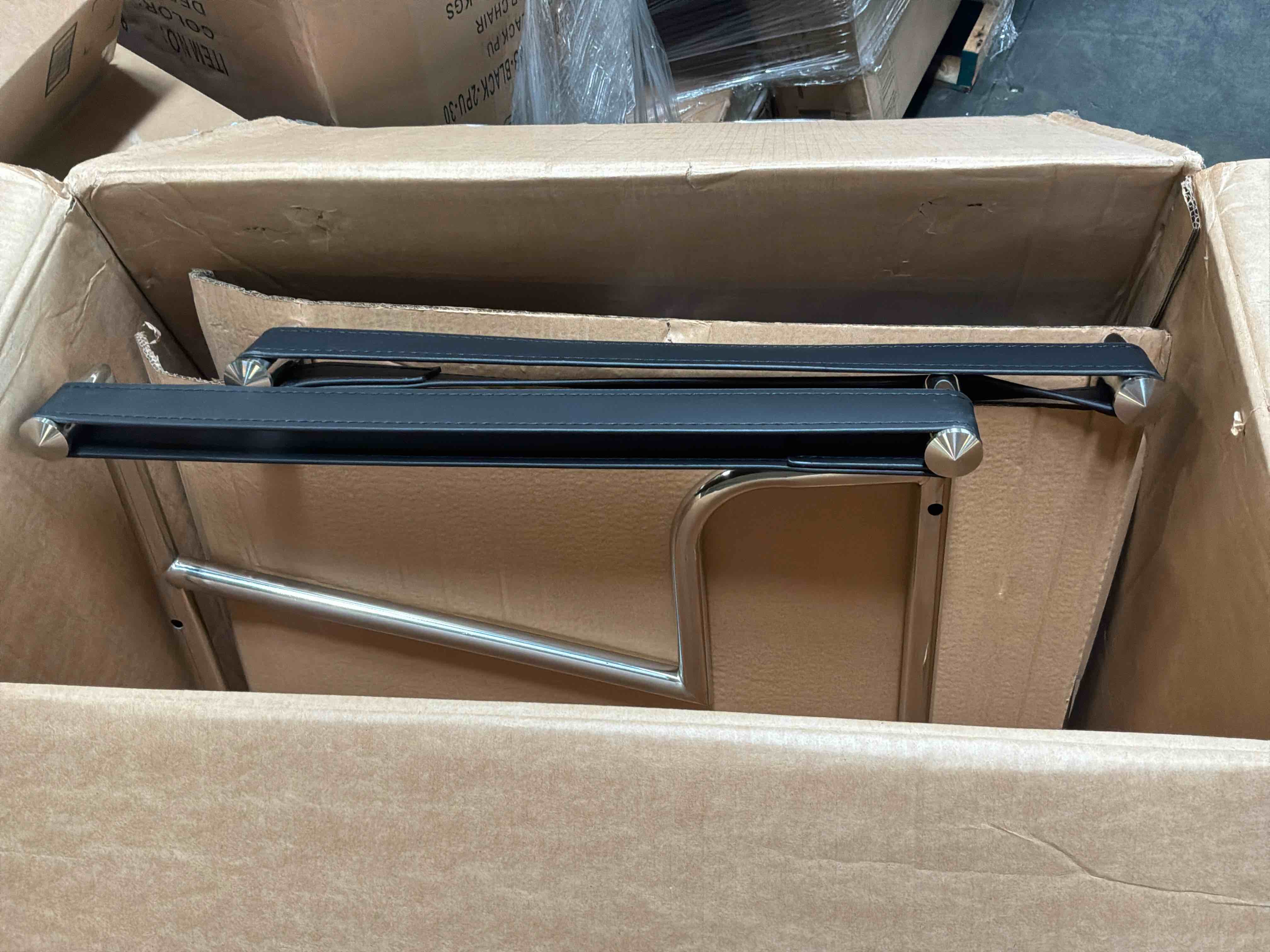 https://s3.amazonaws.com/lotting-images-prod/bidfta/PNK4872526_1779903006136.jpeg