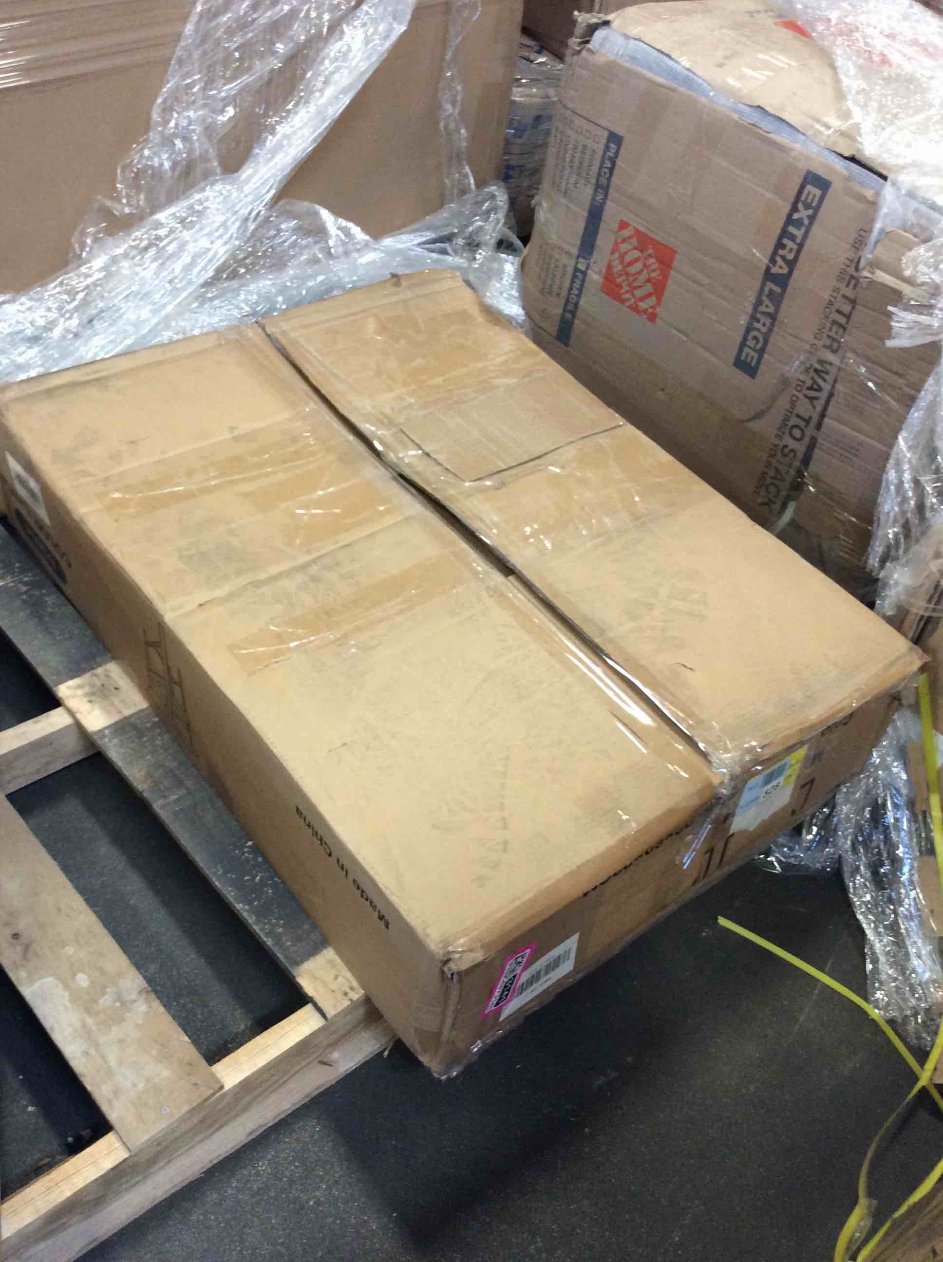 https://s3.amazonaws.com/lotting-images-prod/bidfta/PNK4873141_1778508668902.jpeg