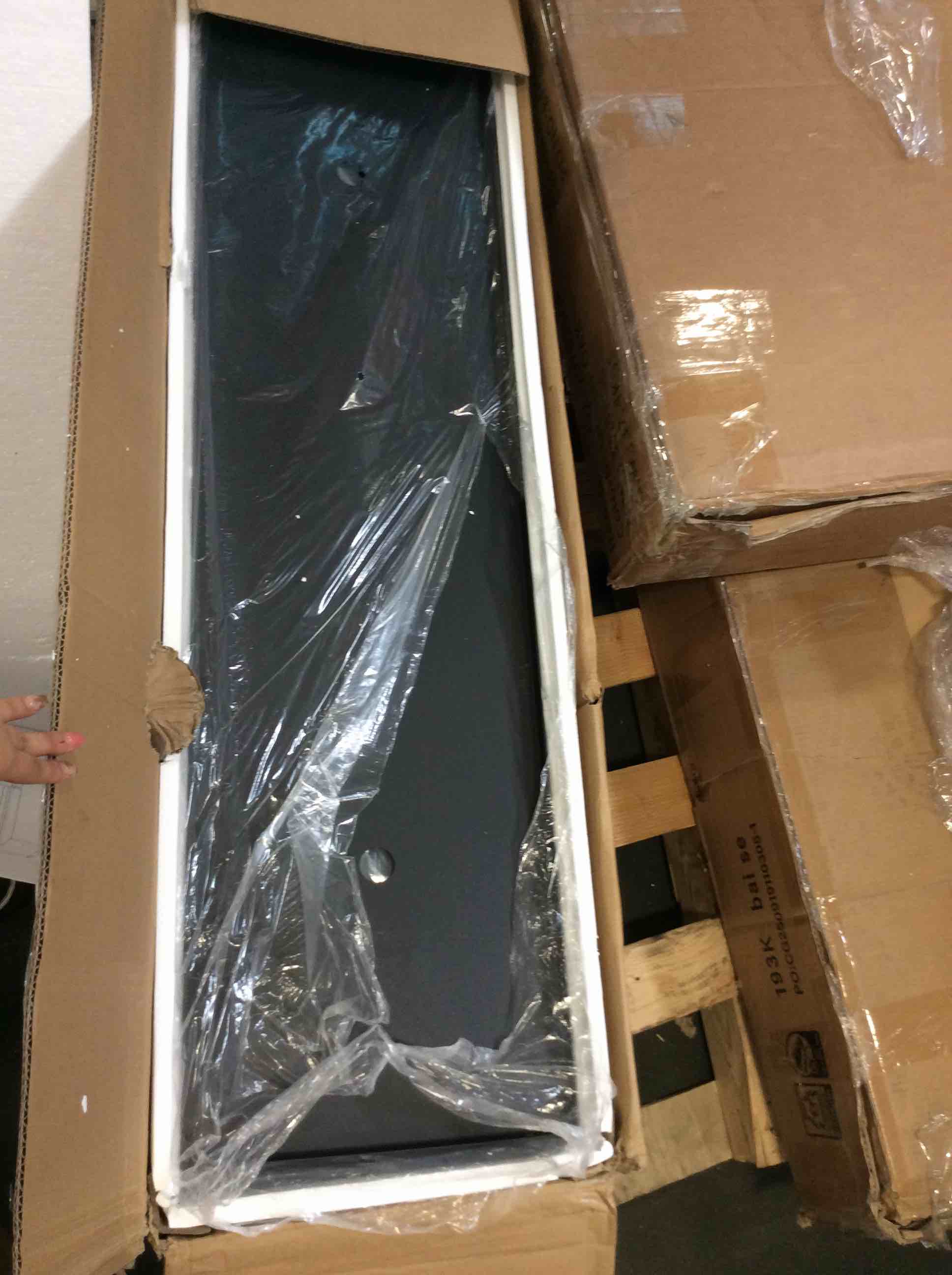 https://s3.amazonaws.com/lotting-images-prod/bidfta/PNK4873150_1778514846179.jpeg