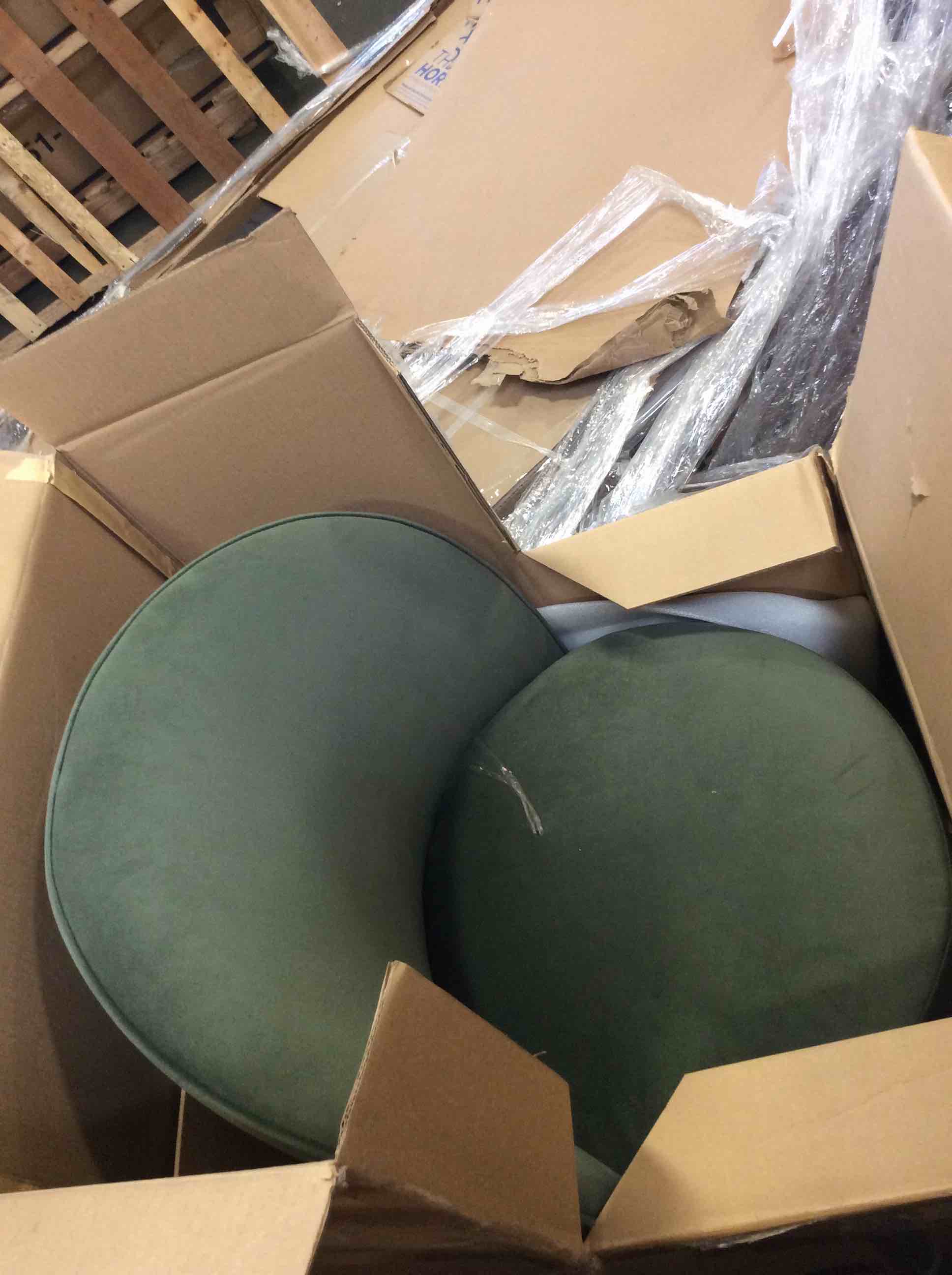 https://s3.amazonaws.com/lotting-images-prod/bidfta/PNK4873154_1778512639673.jpeg