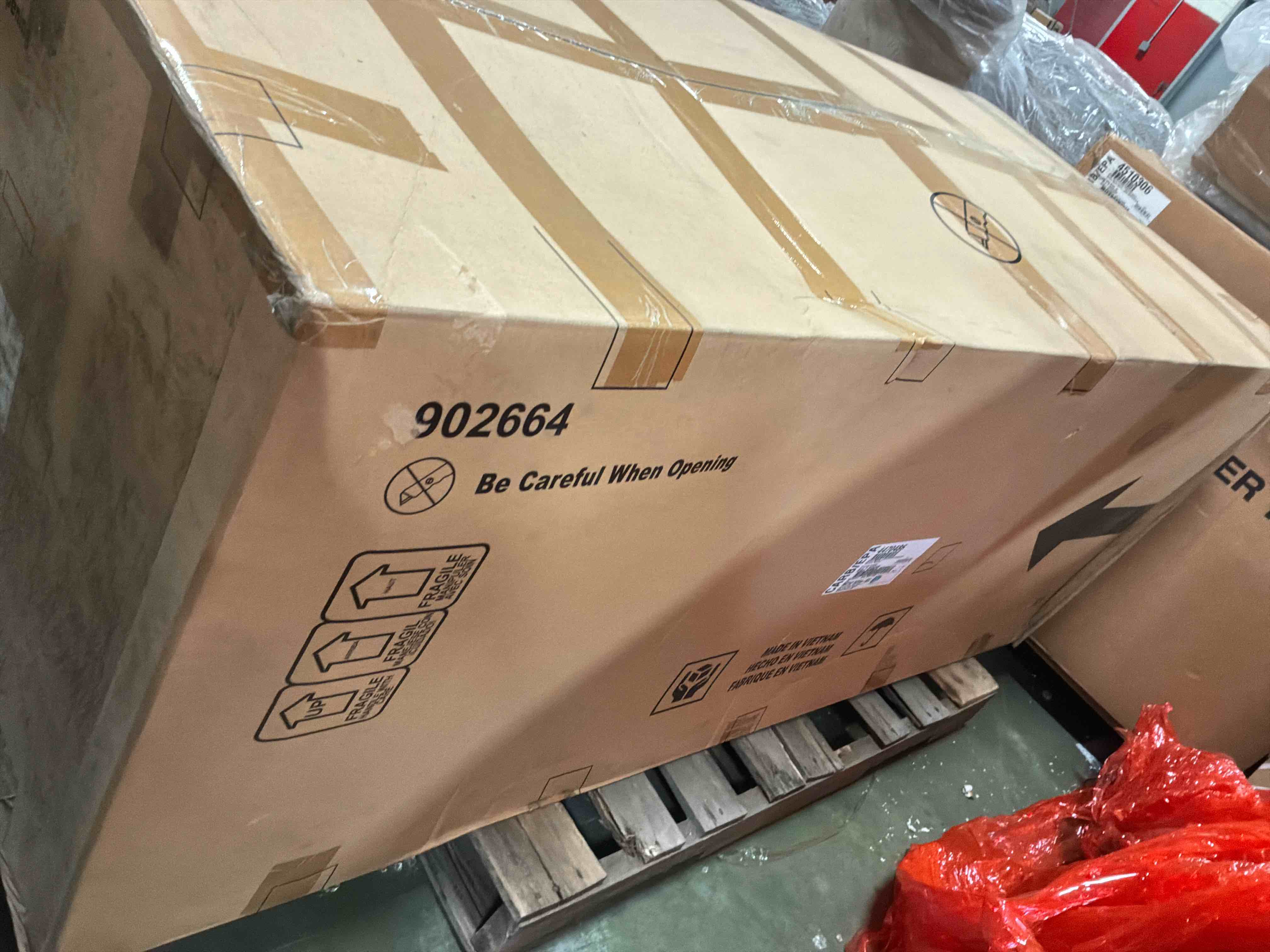 https://s3.amazonaws.com/lotting-images-prod/bidfta/PNK4873257_1778681931339.jpeg