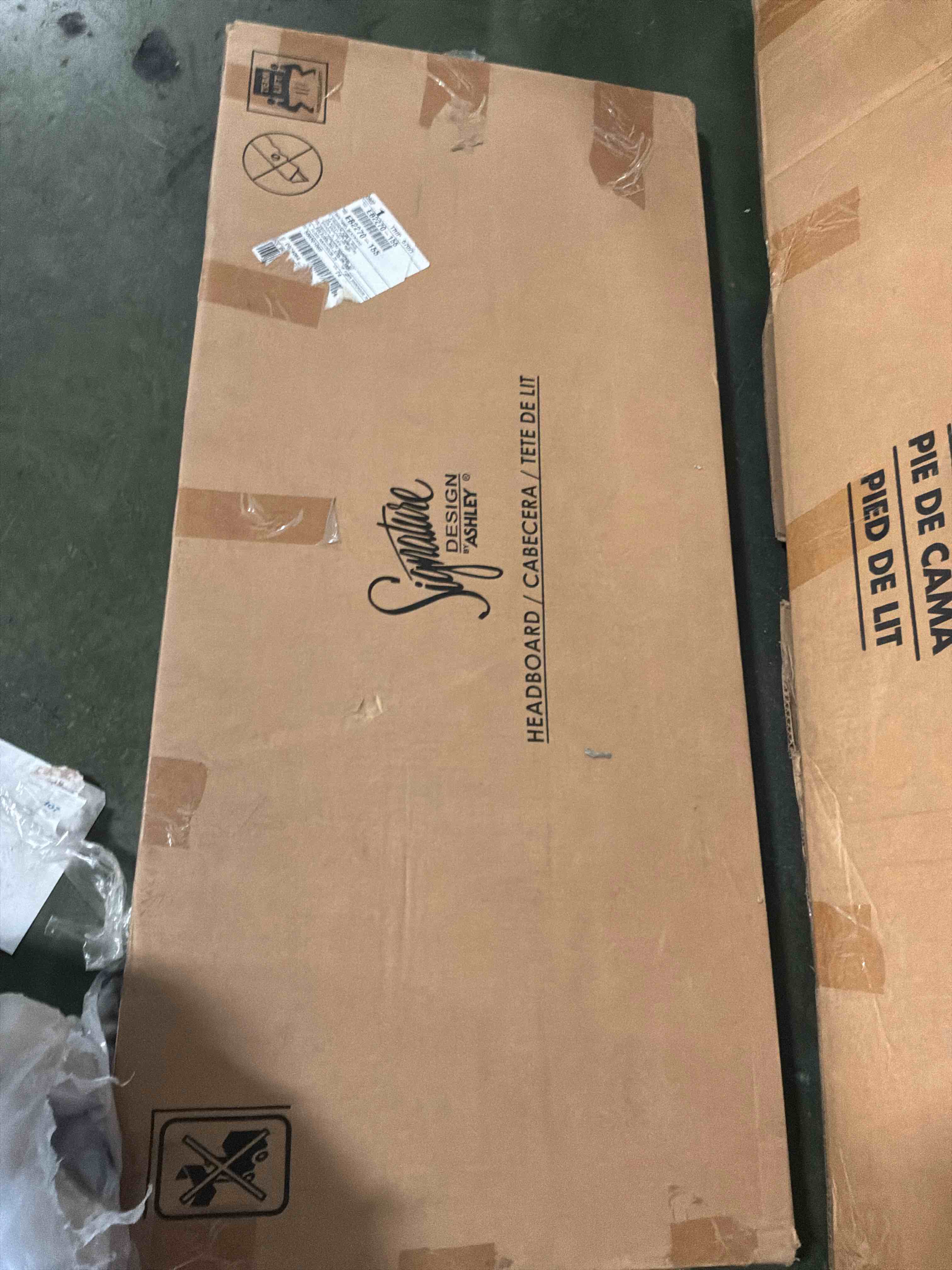 Condition photo showing Good Condition for oliah twin panel headboard