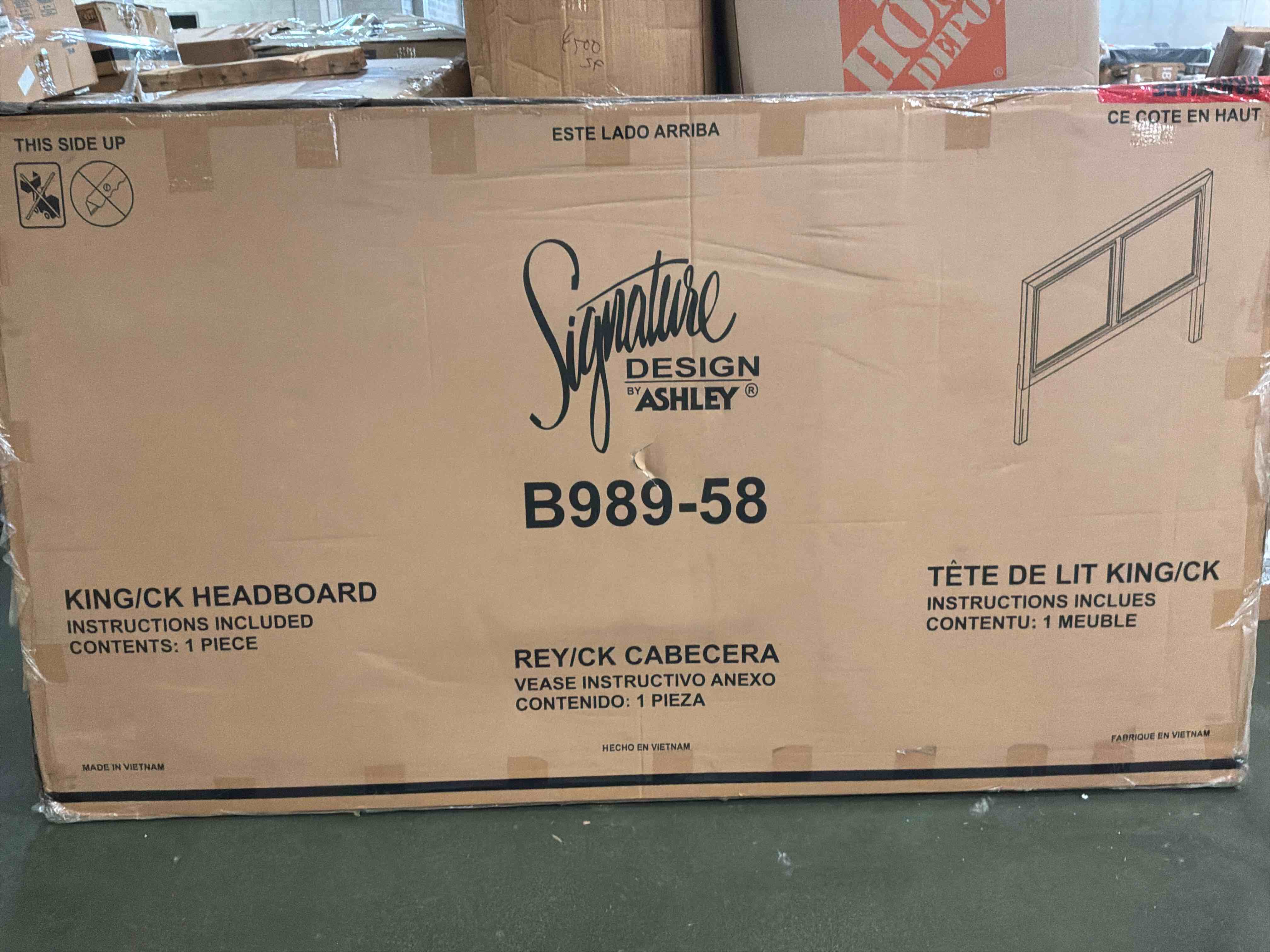 Condition photo showing Good Condition for foyland king/california king panel headboard