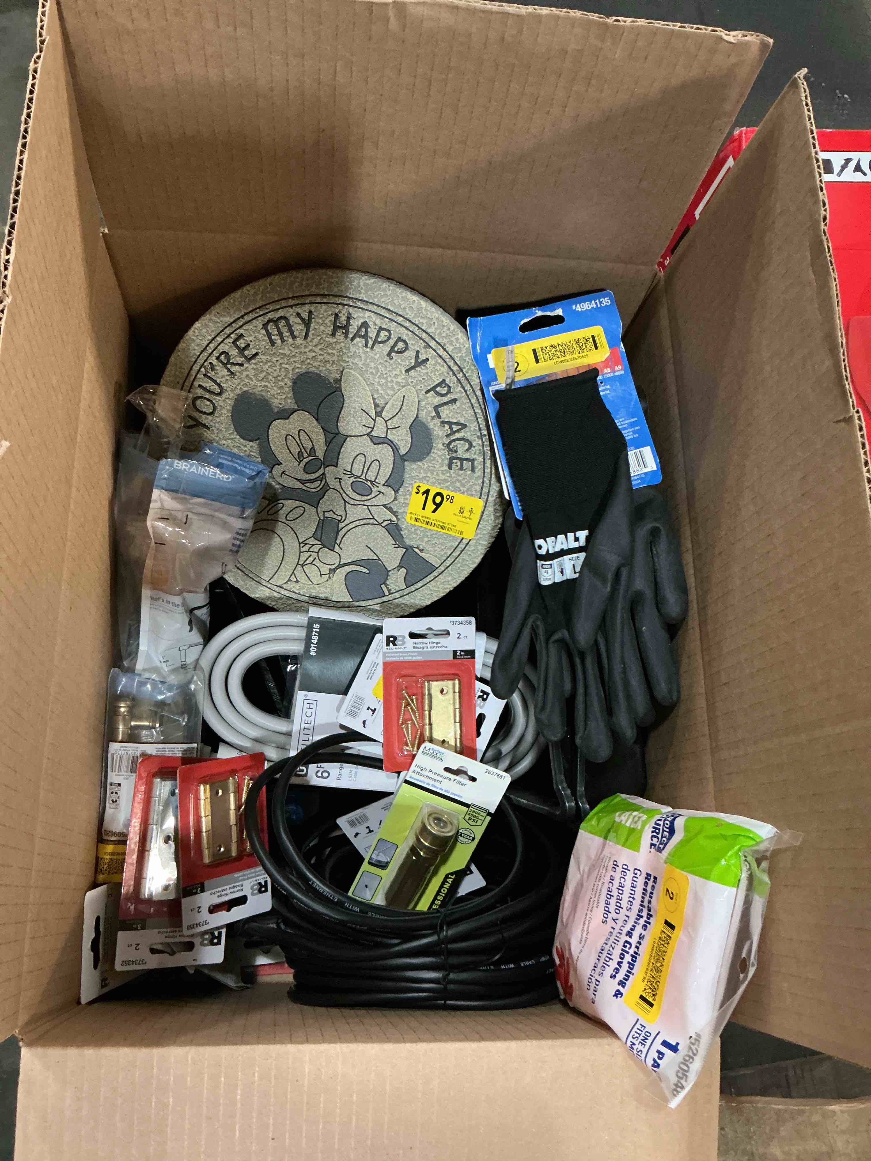 Condition photo showing Good Condition for assorted home improvement lot (small tools, screw, home accessories, etc.)