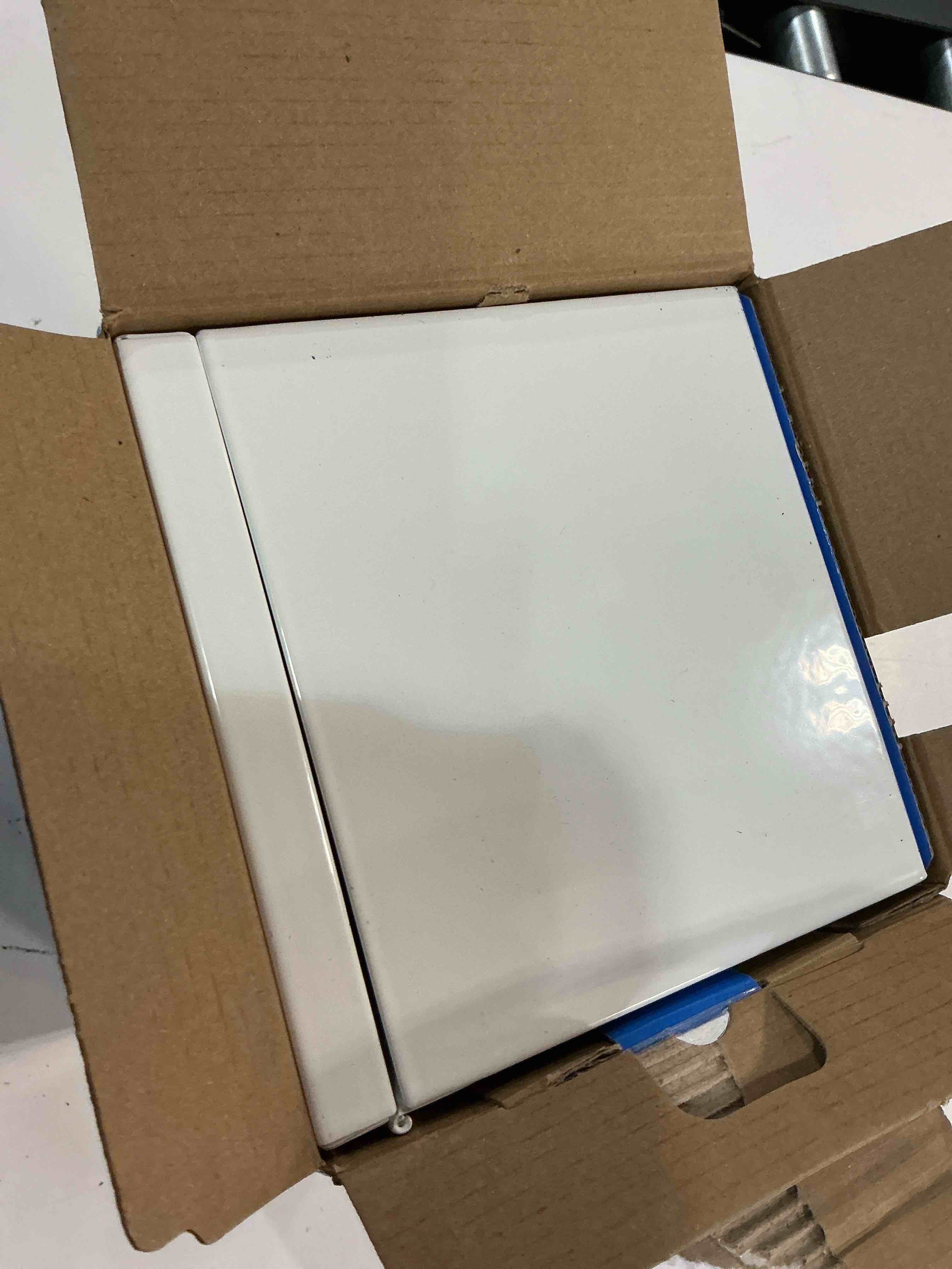 https://s3.amazonaws.com/lotting-images-prod/bidfta/PNK4890597_1776691061245.jpeg