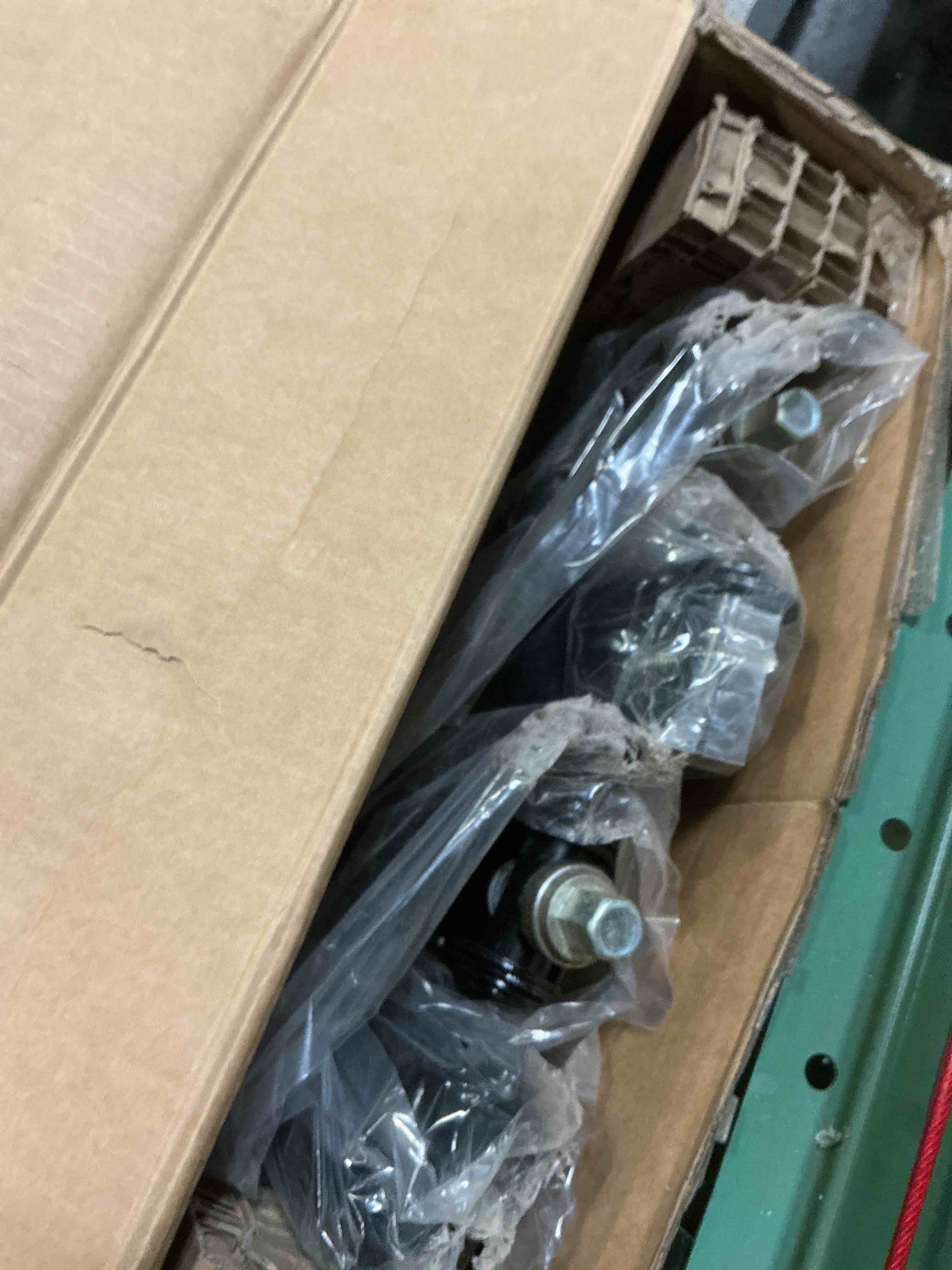 Condition photo showing New/Like New for vevor 9000 lbs rv scissor jacks, 4-23.4 in rv stabilizer leveling scissor jacks, set of 4, heavy duty stabilizer jack with crank handle, socket and bubble levels, not easily bent or deformed