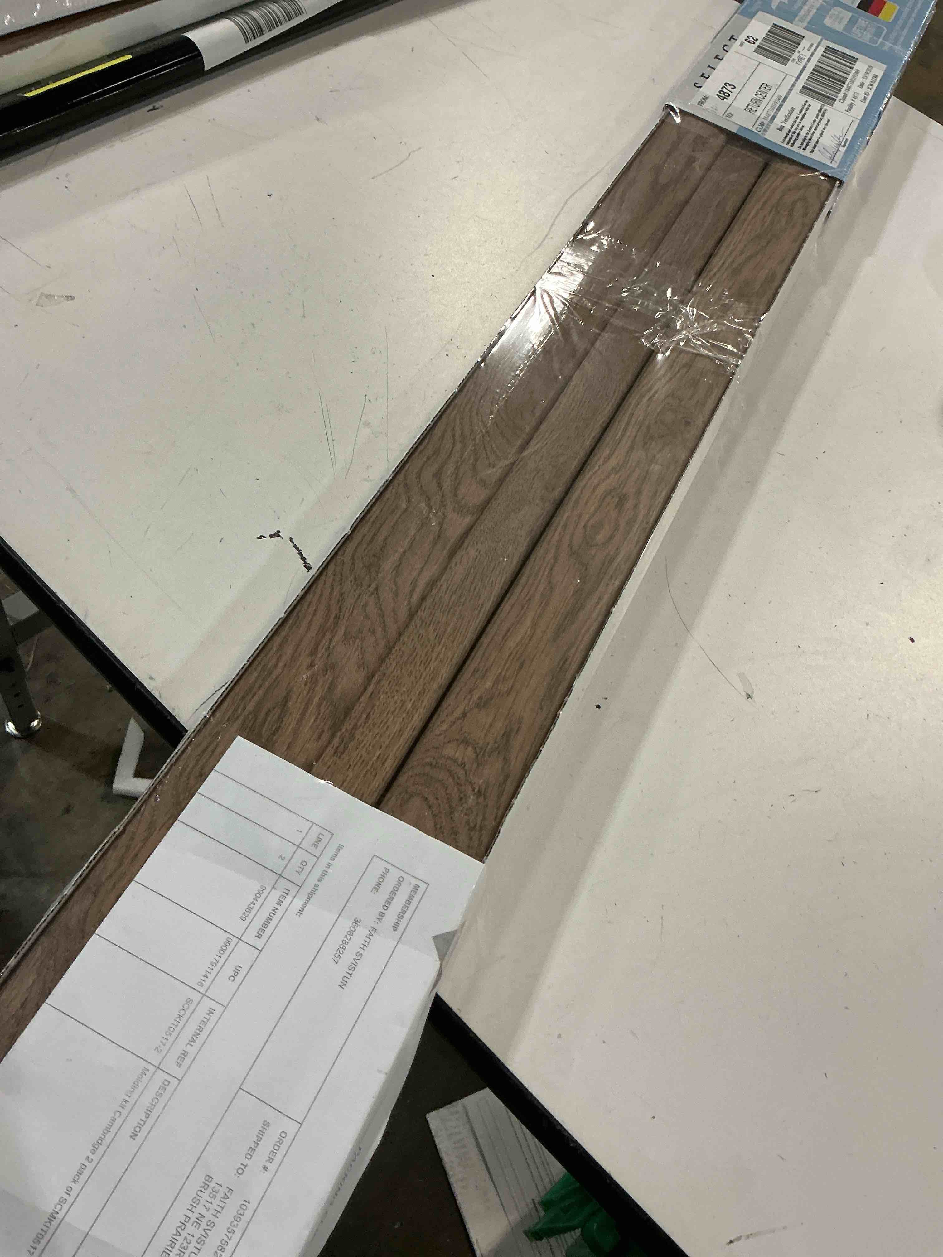 Condition photo showing Good Condition for hungbak 4-piece 35.4-inch top rails, compatible with our wall molding trim kit for accent wall