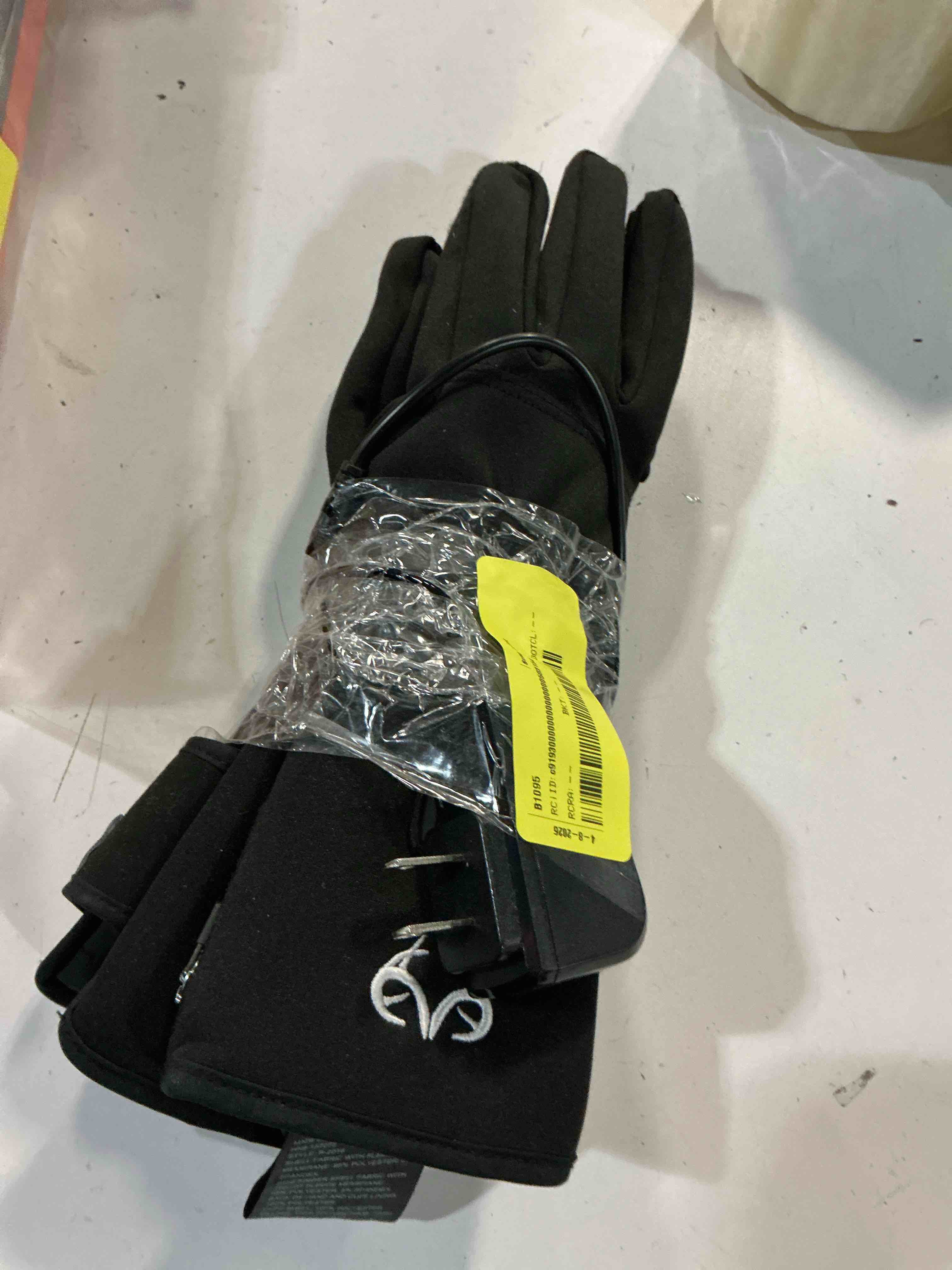 Condition photo showing Good Condition for realtree adult heated gloves, black